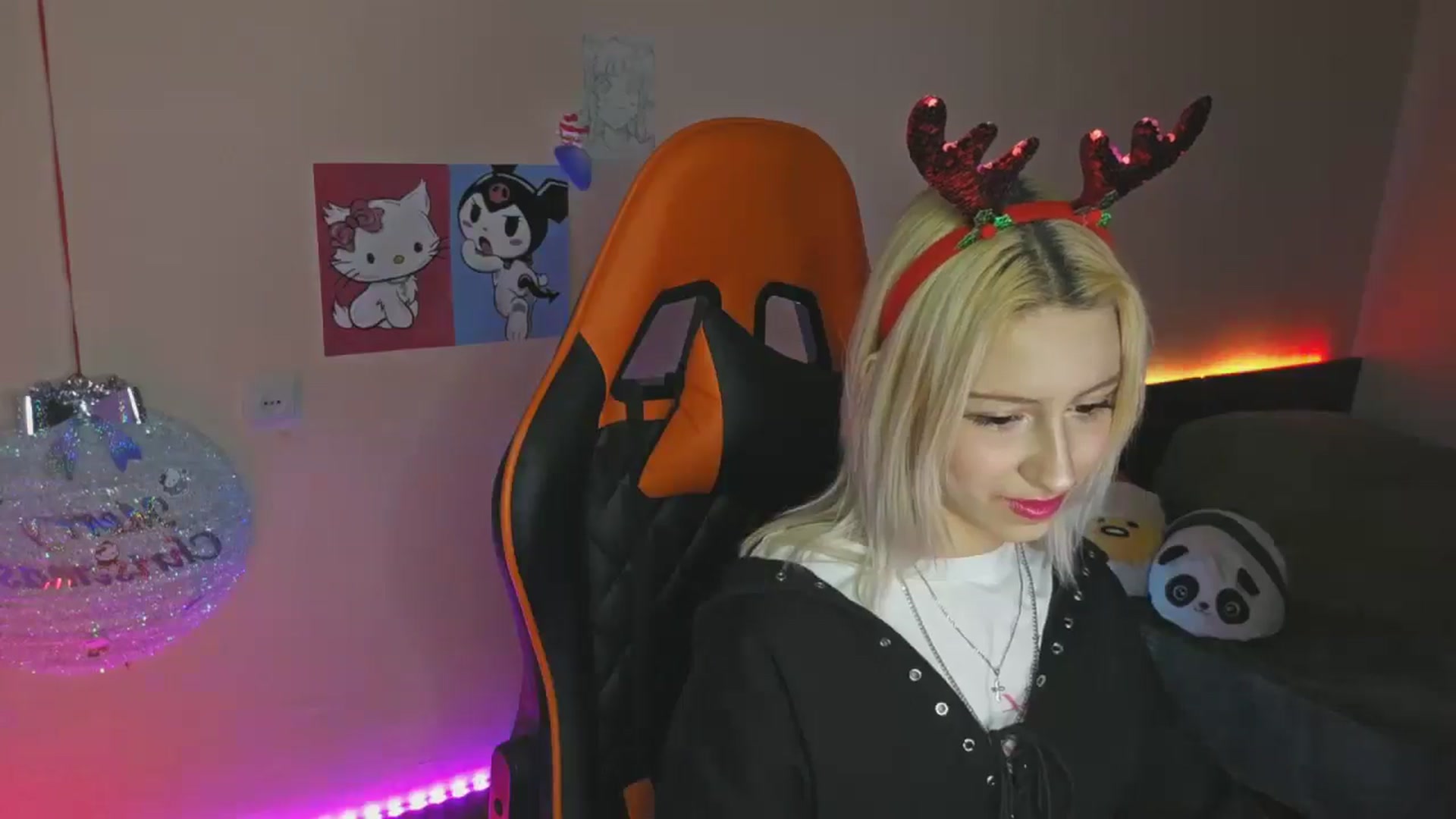 Gallery image thumbnail from PureBlush_xo's myfreecams stream on, 01/02/2026, 24:38 image 18 of 20