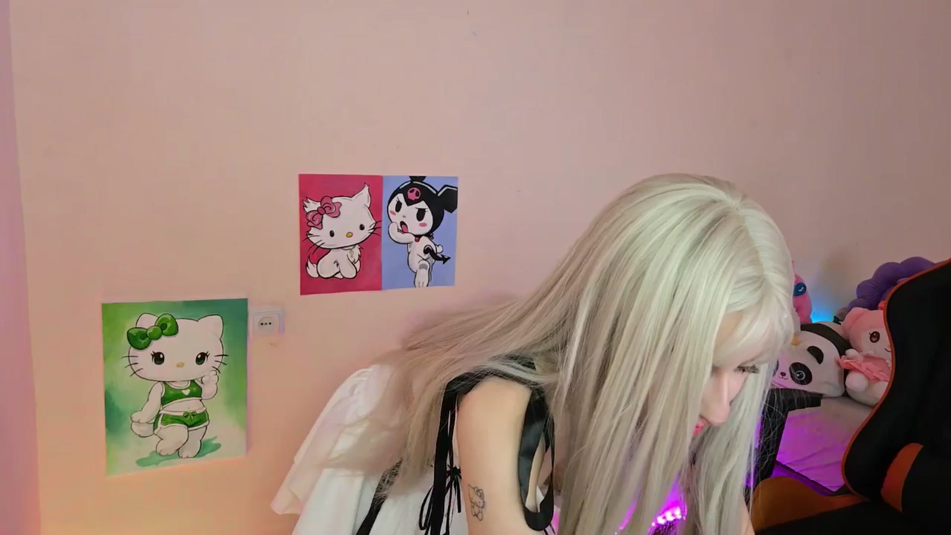 Gallery image thumbnail from PureBlush_xo's myfreecams stream on, 04/07/2026, 08:02 image 15 of 20