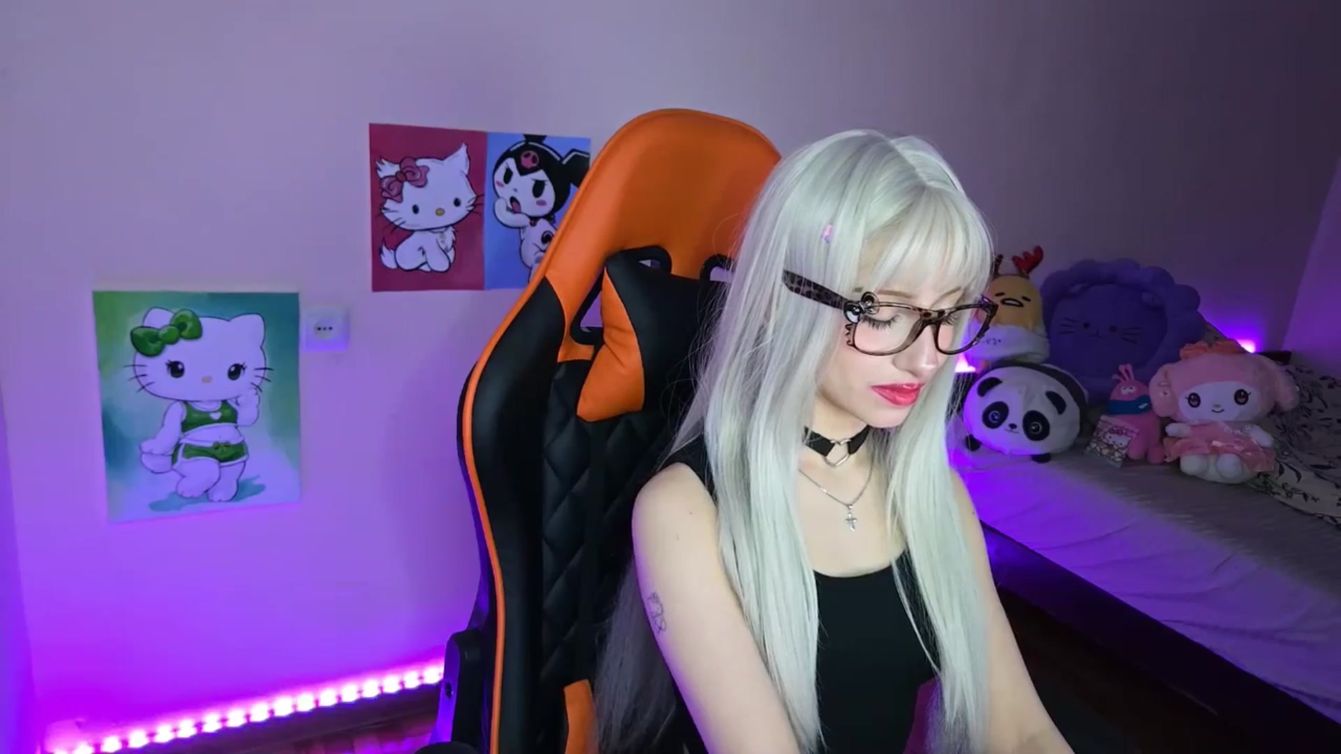 Gallery image thumbnail from PureBlush_xo's myfreecams stream on, 04/13/2026, 24:00 image 19 of 20