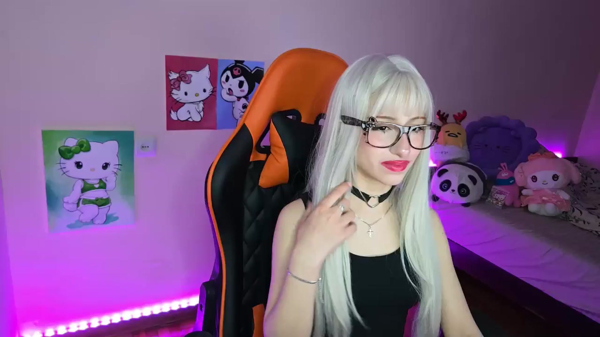 Gallery image thumbnail from PureBlush_xo's myfreecams stream on, 04/13/2026, 24:00 image 16 of 20
