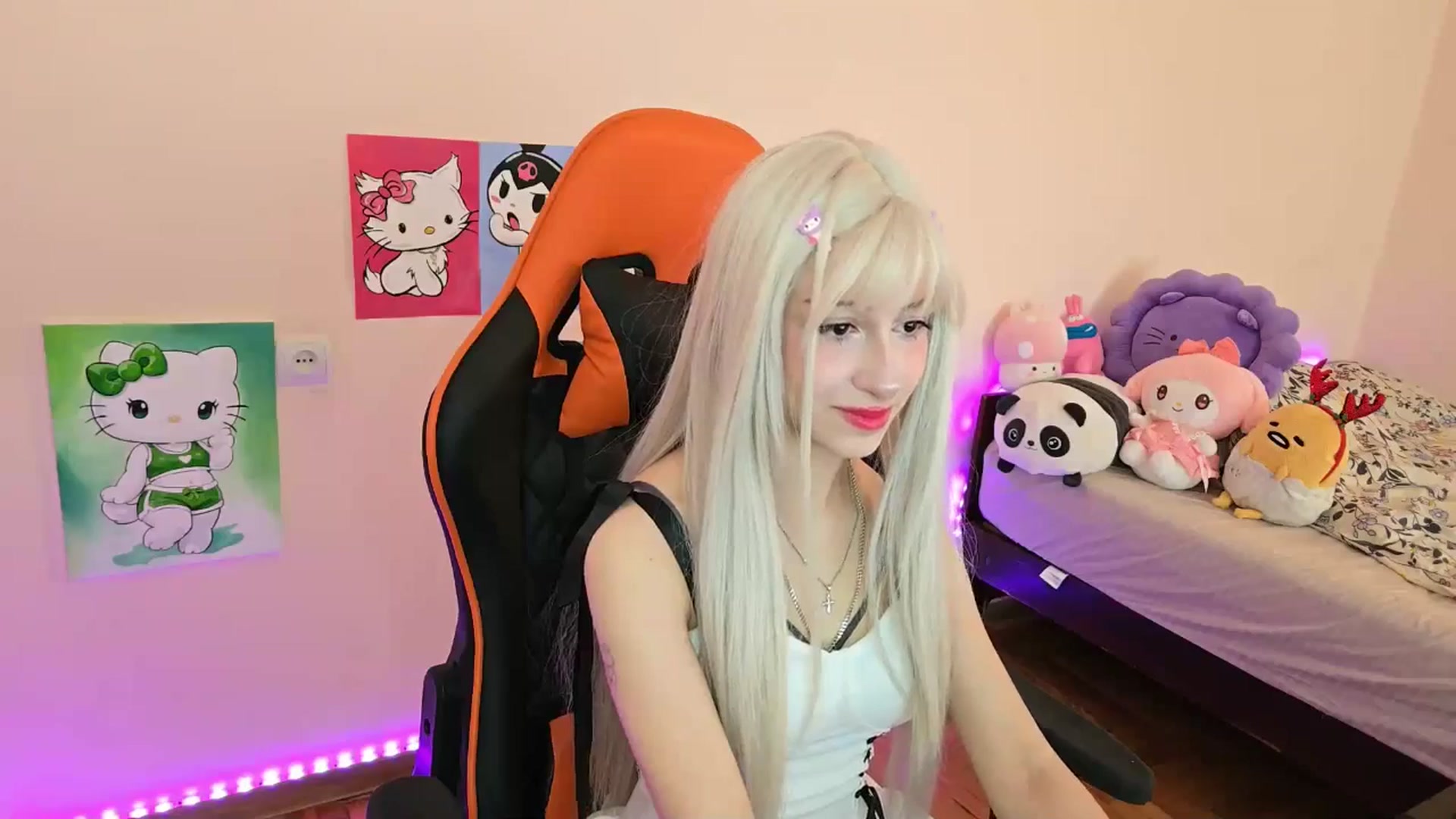 Gallery image thumbnail from PureBlush_xo's myfreecams stream on, 04/19/2026, 07:27 image 19 of 20
