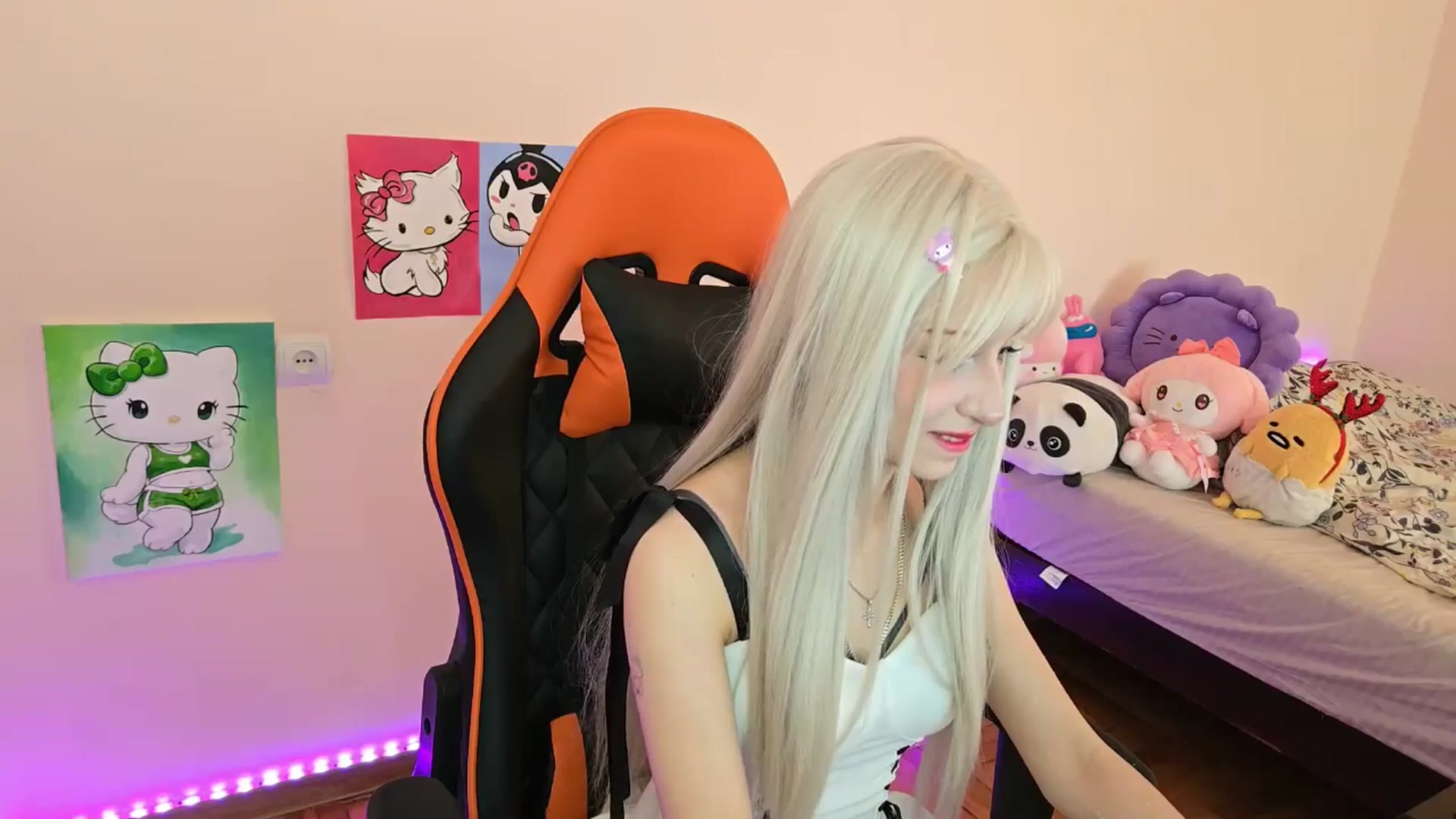 Gallery image thumbnail from PureBlush_xo's myfreecams stream on, 04/19/2026, 07:27 image 18 of 20