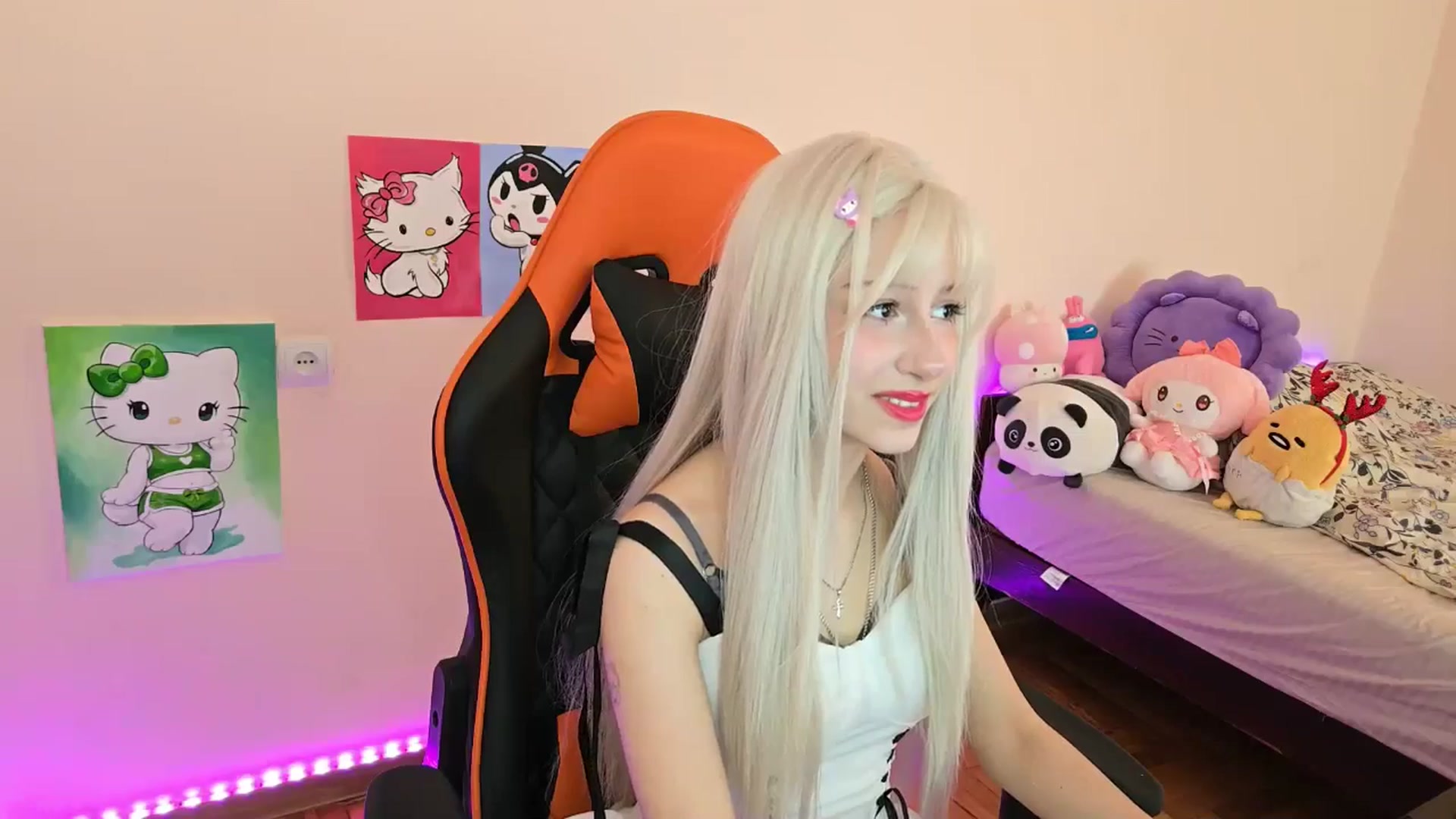 Gallery image thumbnail from PureBlush_xo's myfreecams stream on, 04/19/2026, 07:27 image 13 of 20