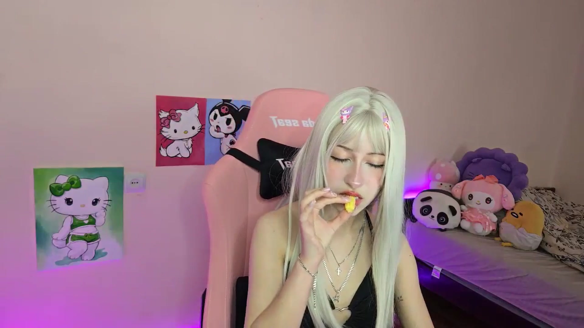 Gallery image thumbnail from PureBlush_xo's myfreecams stream on, 04/30/2026, 06:39 image 16 of 20