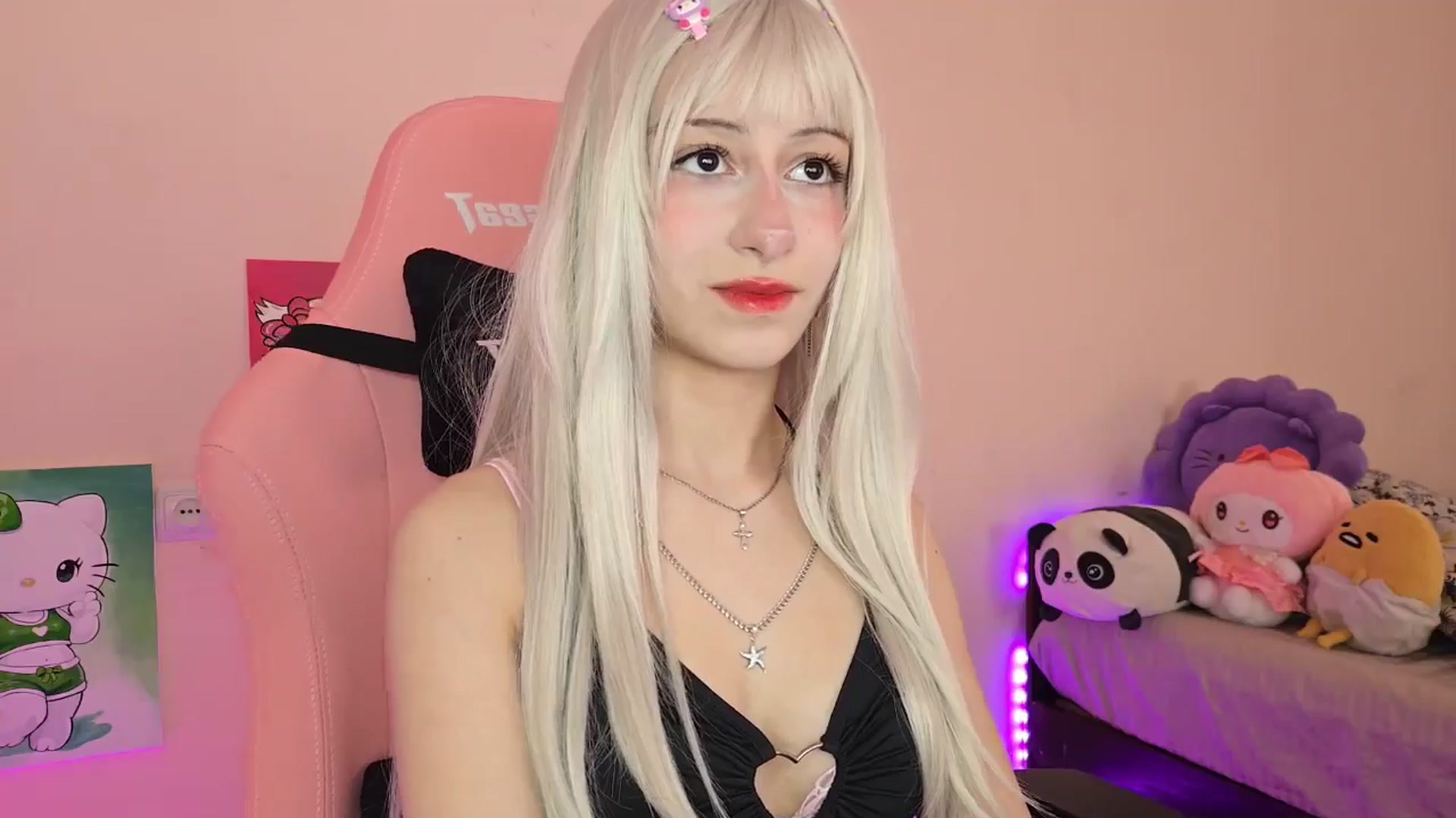 Gallery image thumbnail from PureBlush_xo's myfreecams stream on, 05/07/2026, 06:20 image 16 of 20