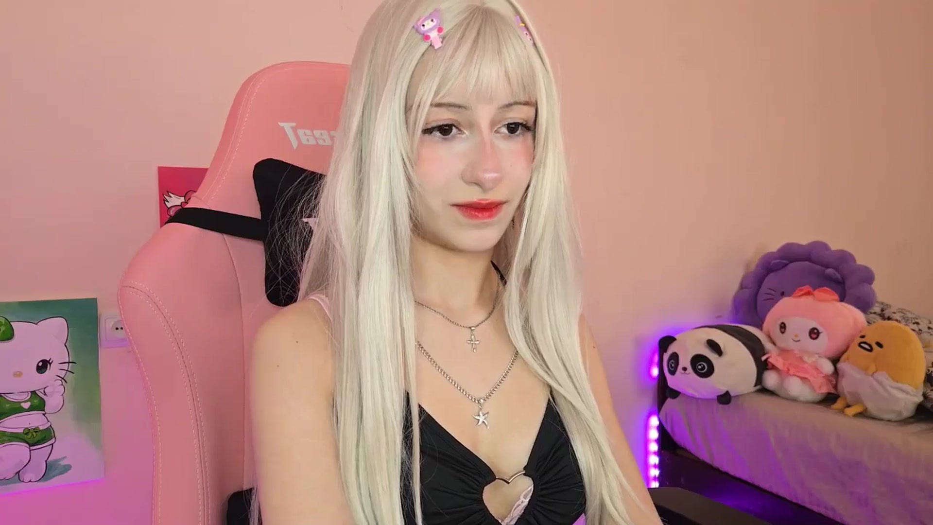 Gallery image thumbnail from PureBlush_xo's myfreecams stream on, 05/07/2026, 06:20 image 15 of 20