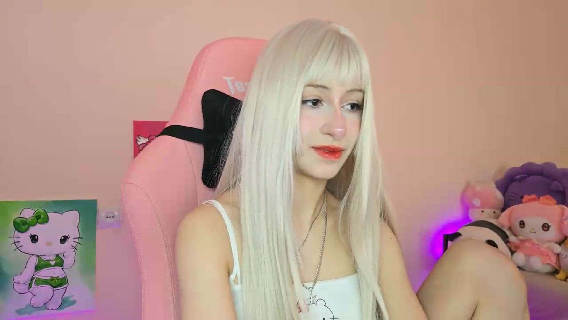 Gallery image thumbnail from PureBlush_xo's myfreecams stream on, 05/15/2026, 06:34 image 14 of 20