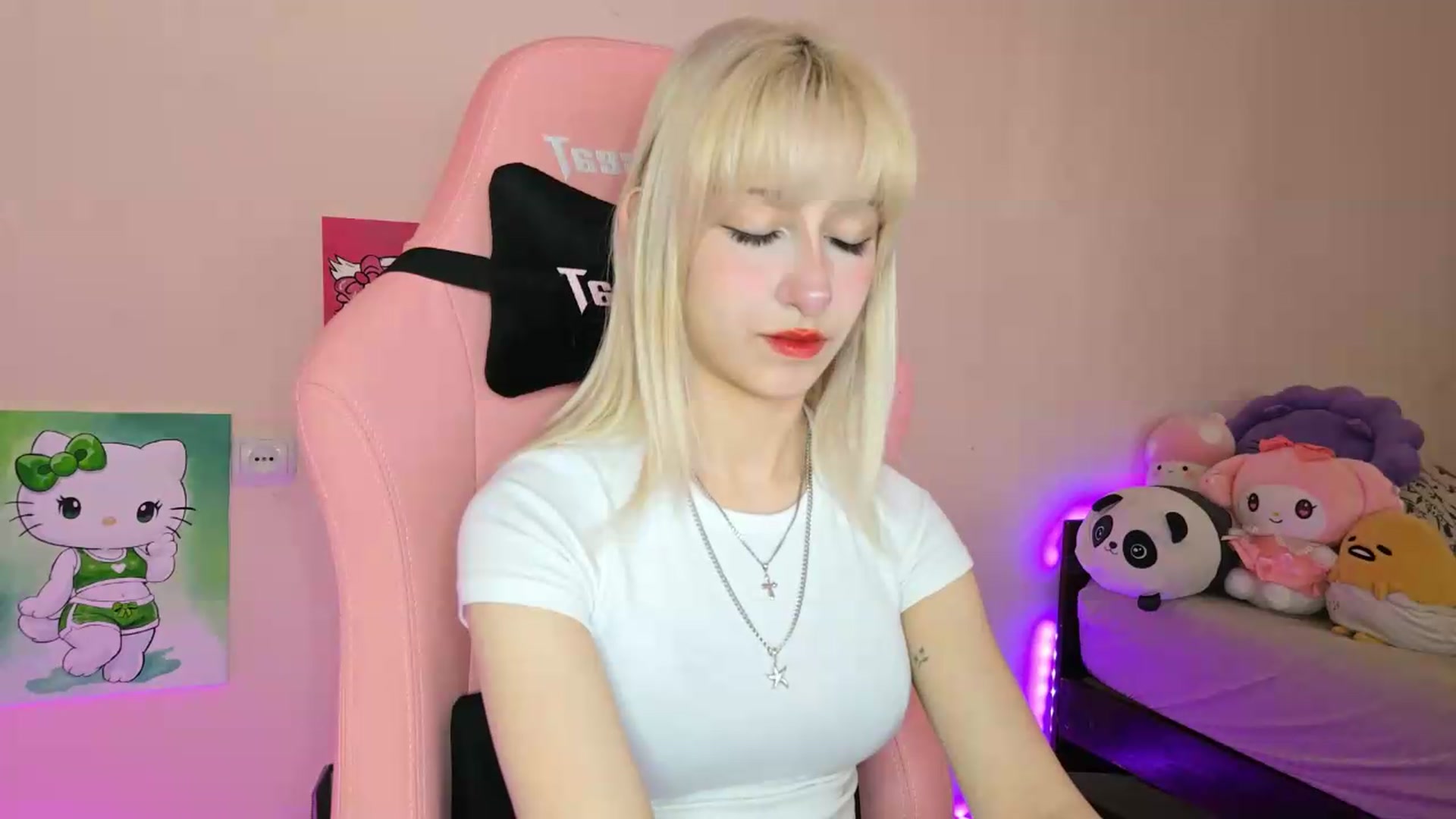 Gallery image thumbnail from PureBlush_xo's myfreecams stream on, 05/17/2026, 08:10 image 7 of 20