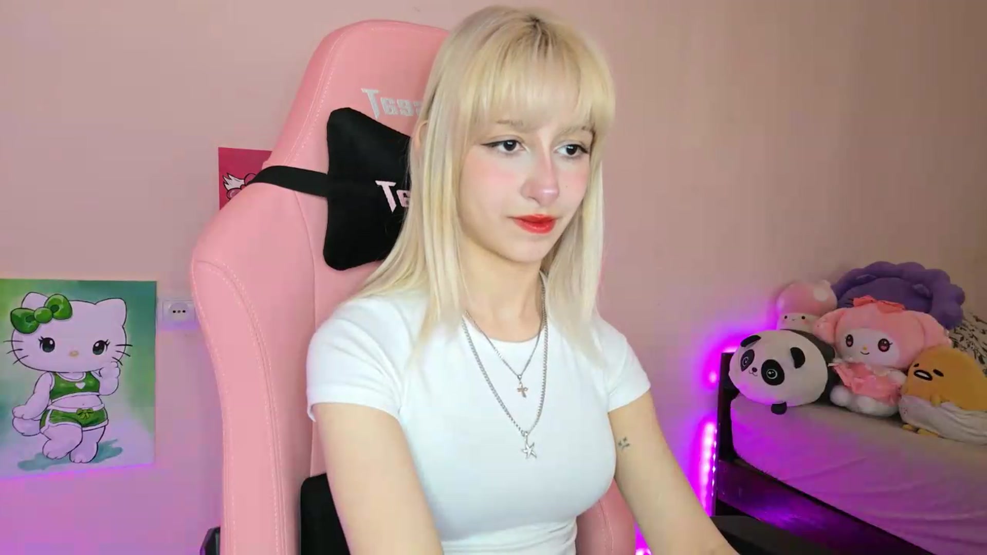 Gallery image thumbnail from PureBlush_xo's myfreecams stream on, 05/17/2026, 08:10 image 6 of 20