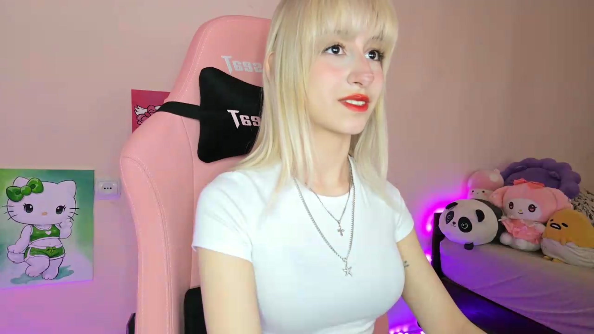 Gallery image thumbnail from PureBlush_xo's myfreecams stream on, 05/17/2026, 08:10 image 4 of 20