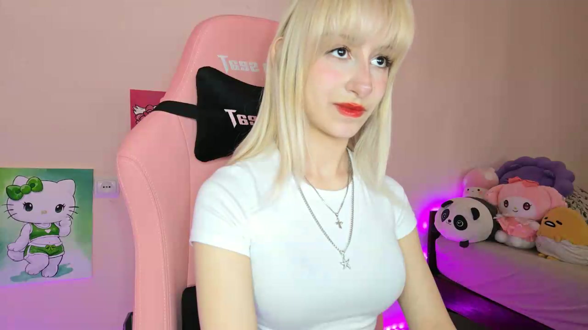 Gallery image thumbnail from PureBlush_xo's myfreecams stream on, 05/17/2026, 08:10 image 2 of 20