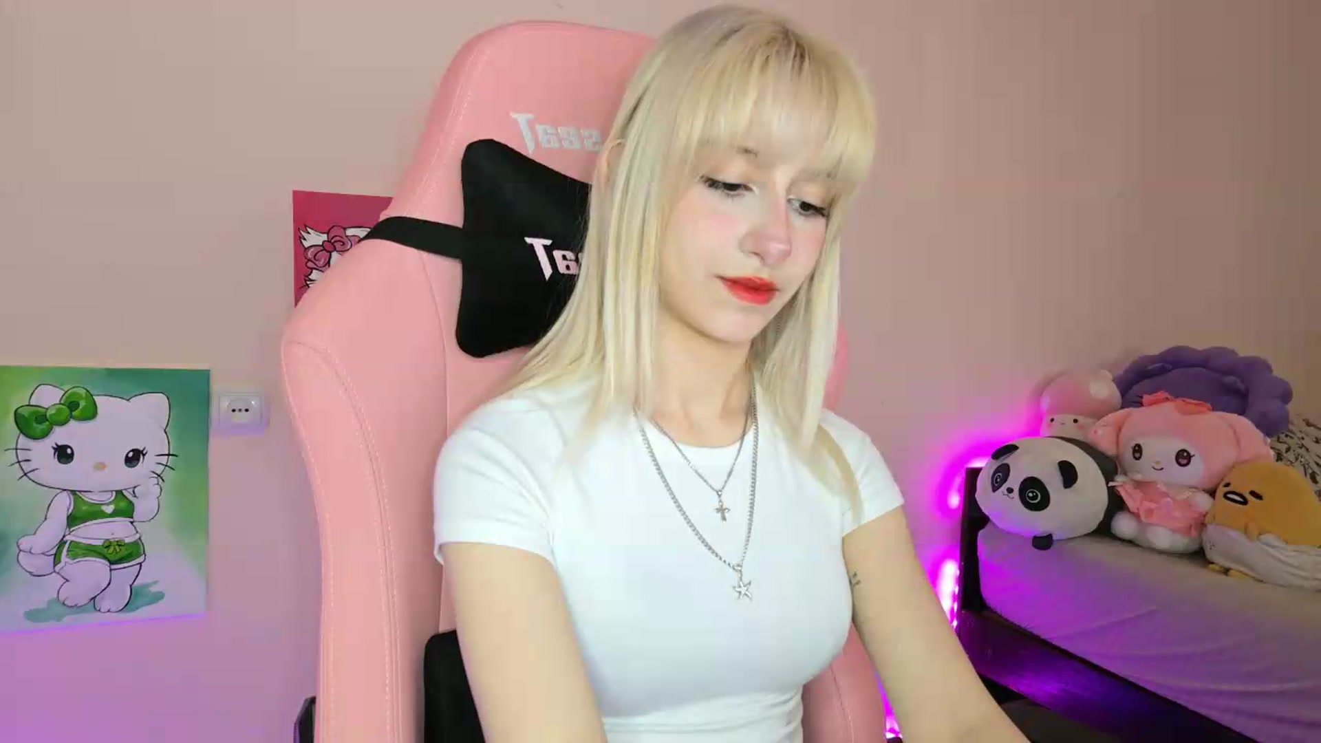 Gallery image thumbnail from PureBlush_xo's myfreecams stream on, 05/17/2026, 08:10 image 20 of 20