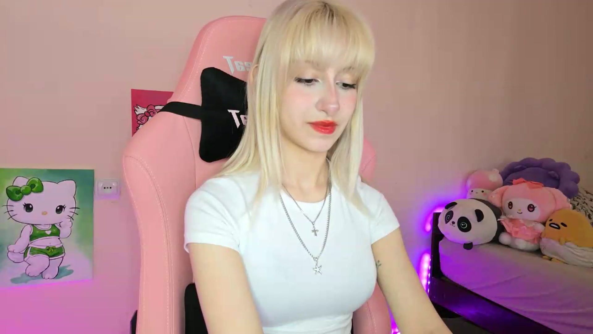 Gallery image thumbnail from PureBlush_xo's myfreecams stream on, 05/17/2026, 08:10 image 5 of 20