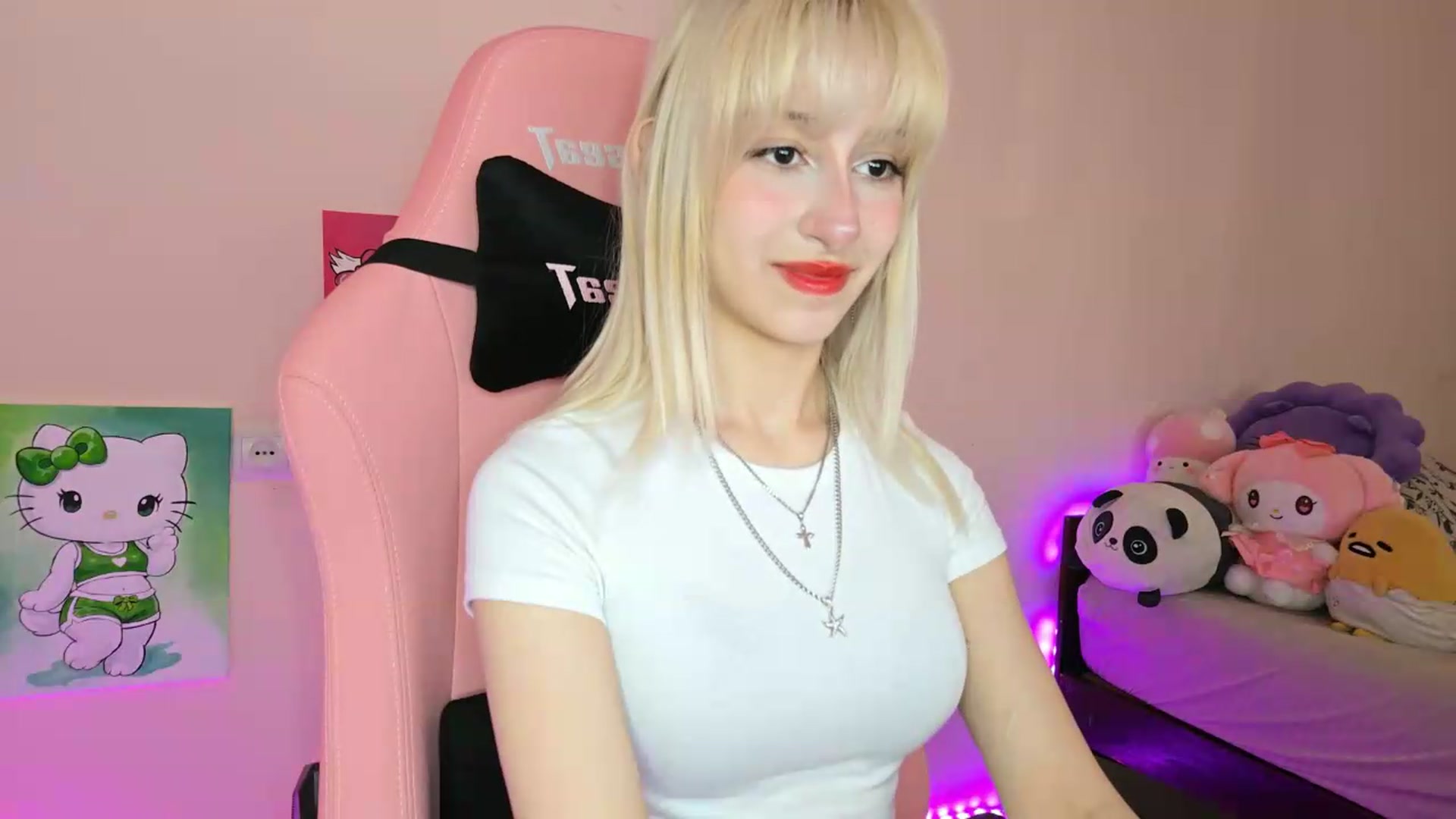 Gallery image thumbnail from PureBlush_xo's myfreecams stream on, 05/17/2026, 08:10 image 18 of 20