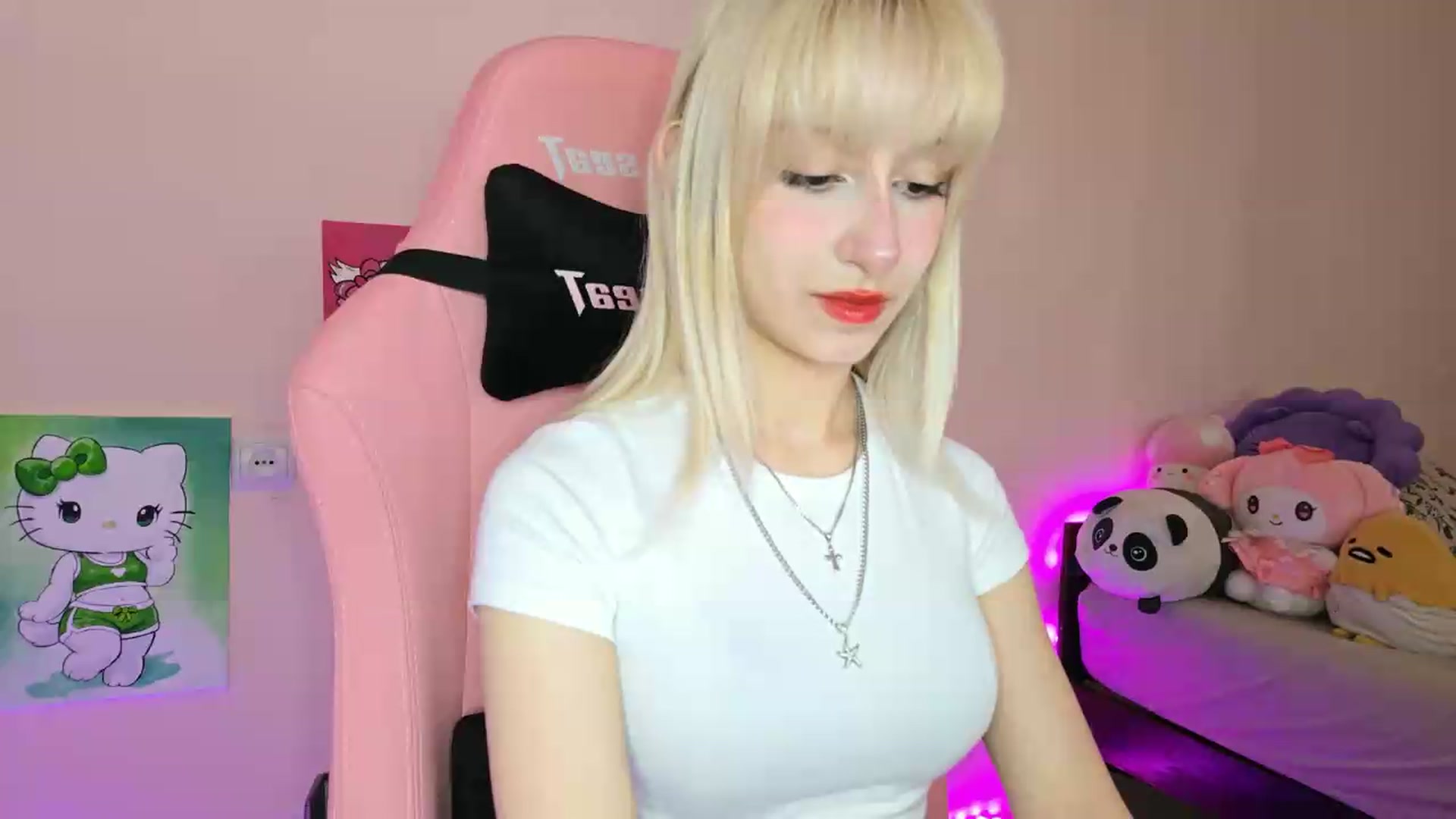 Gallery image thumbnail from PureBlush_xo's myfreecams stream on, 05/17/2026, 08:10 image 3 of 20