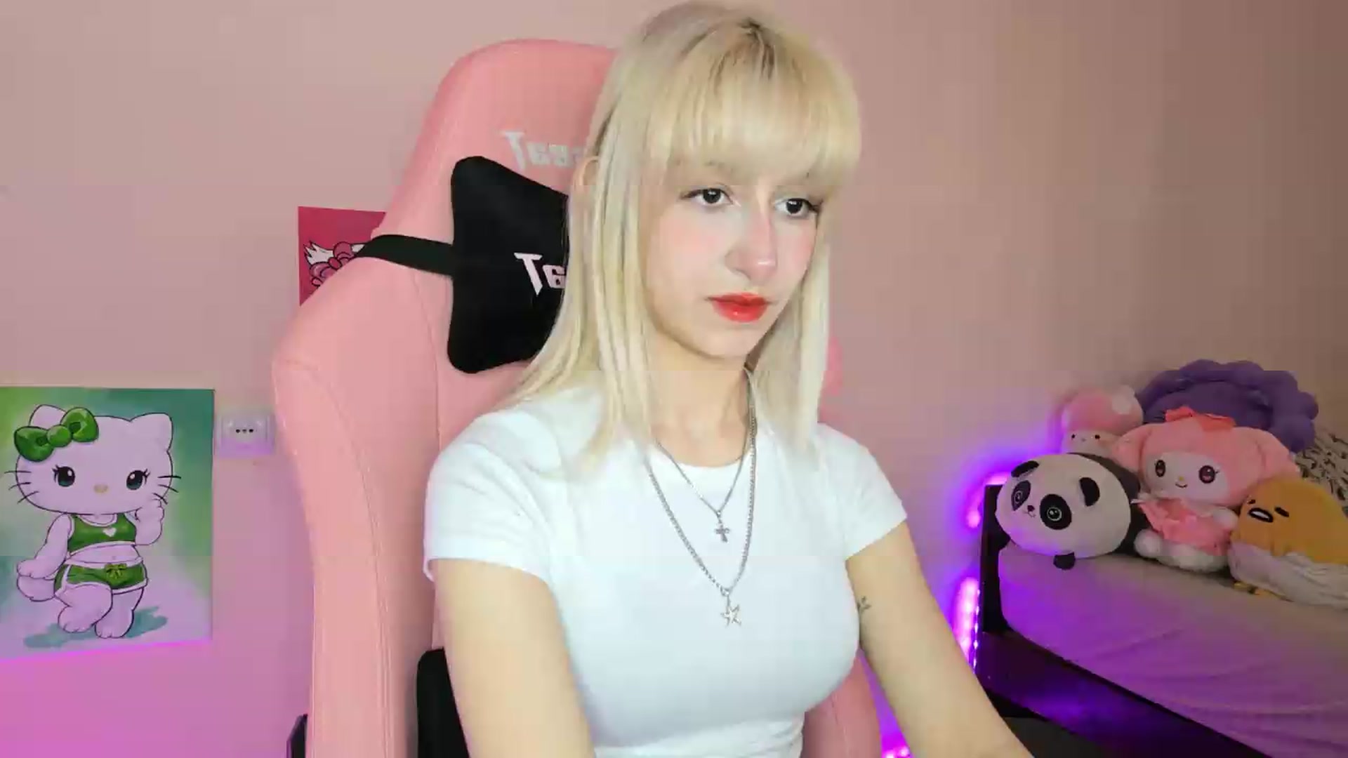Gallery image thumbnail from PureBlush_xo's myfreecams stream on, 05/17/2026, 08:10 image 1 of 20