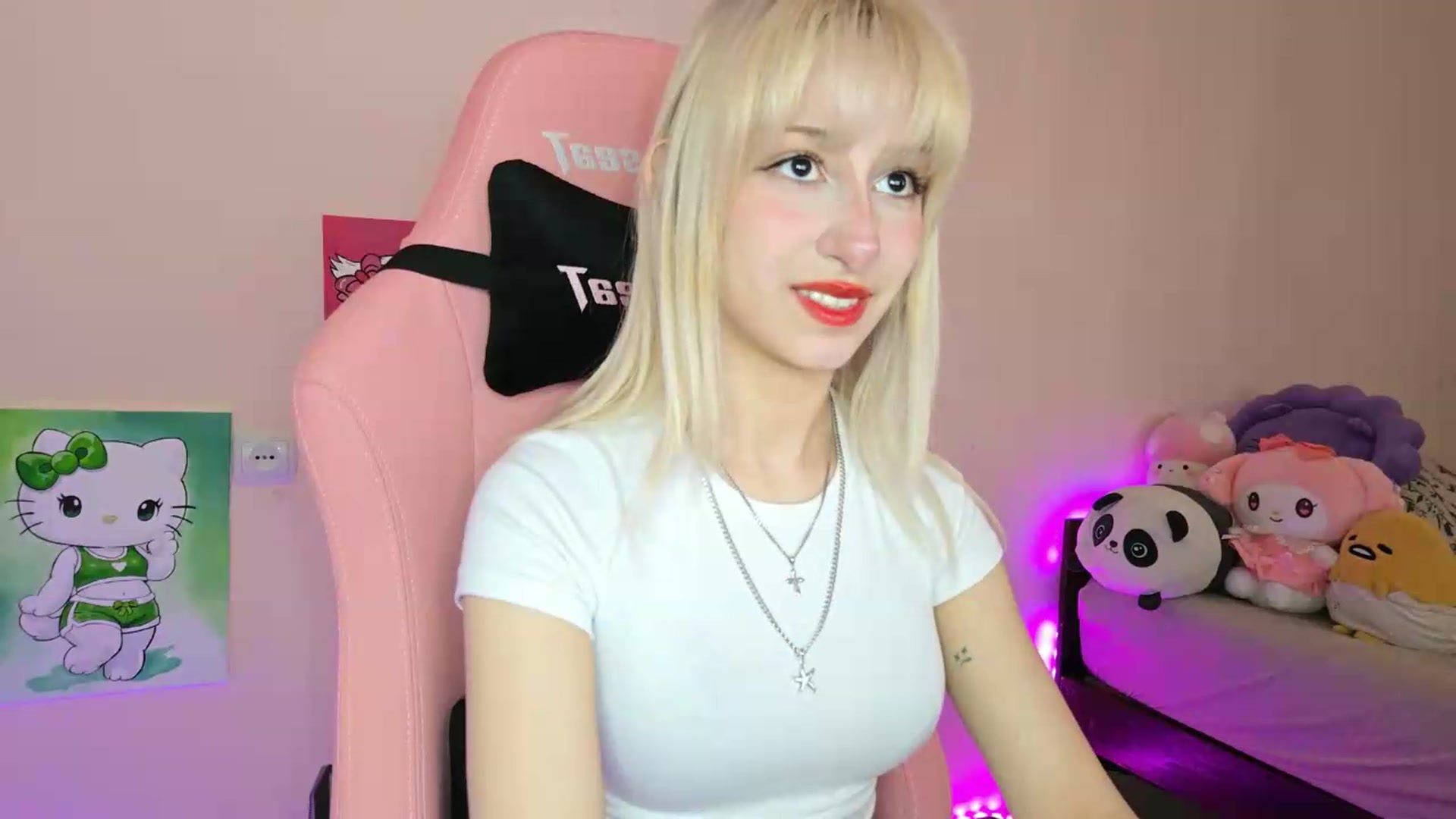 Gallery image thumbnail from PureBlush_xo's myfreecams stream on, 05/17/2026, 08:10 image 9 of 20