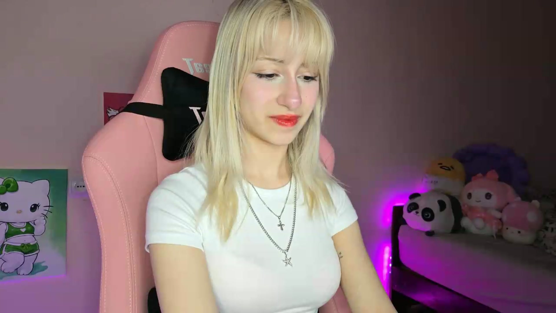 Gallery image thumbnail from PureBlush_xo's myfreecams stream on, 05/20/2026, 01:07 image 6 of 20