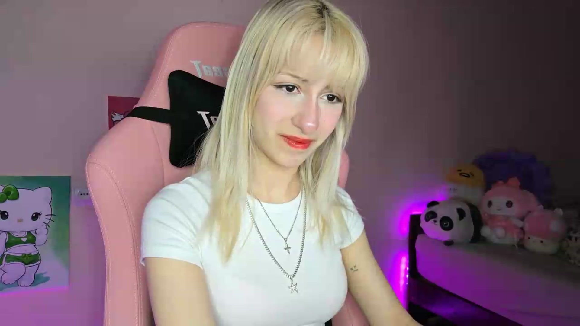 Gallery image thumbnail from PureBlush_xo's myfreecams stream on, 05/20/2026, 01:07 image 7 of 20