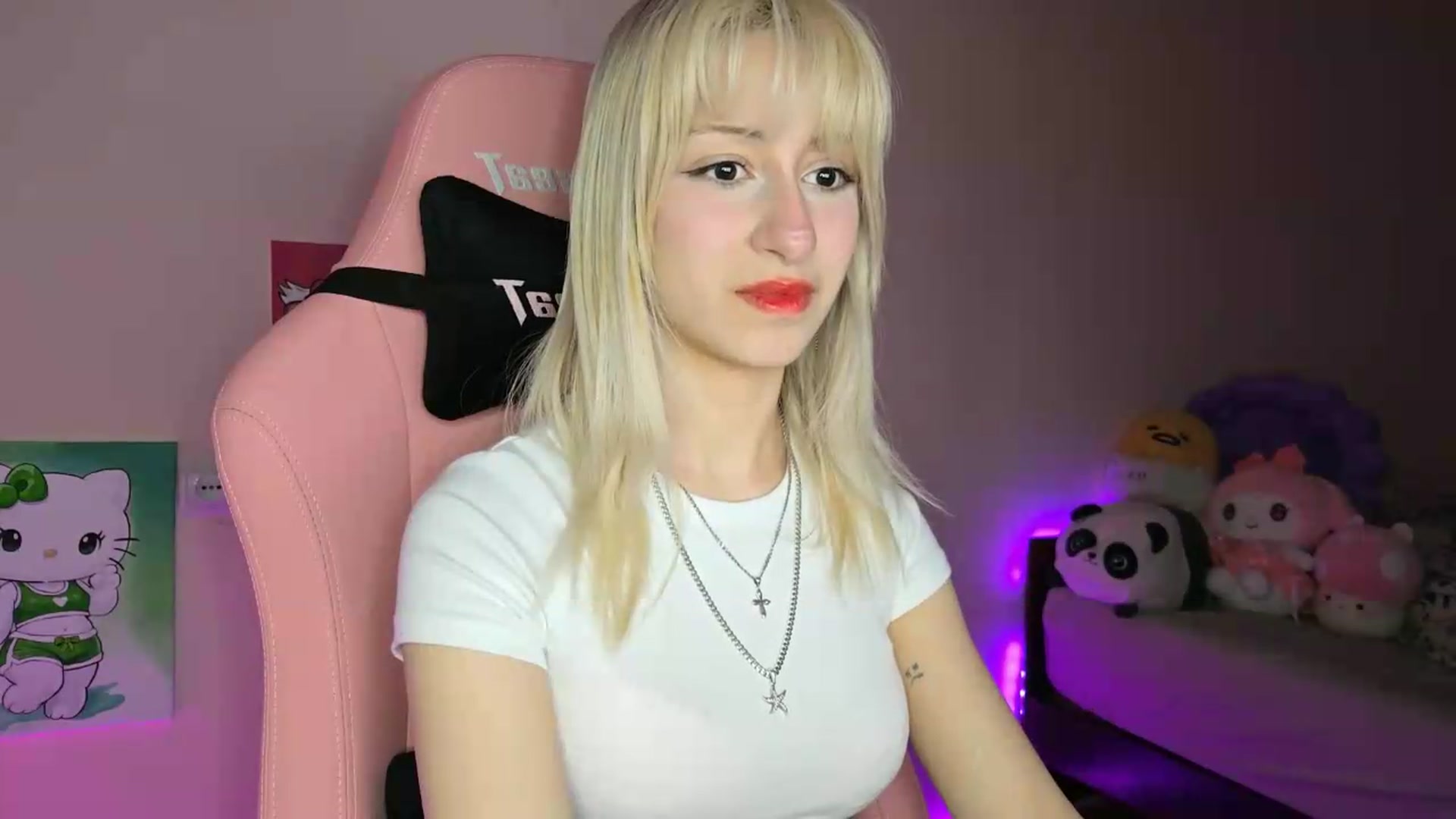 Gallery image thumbnail from PureBlush_xo's myfreecams stream on, 05/20/2026, 01:07 image 9 of 20