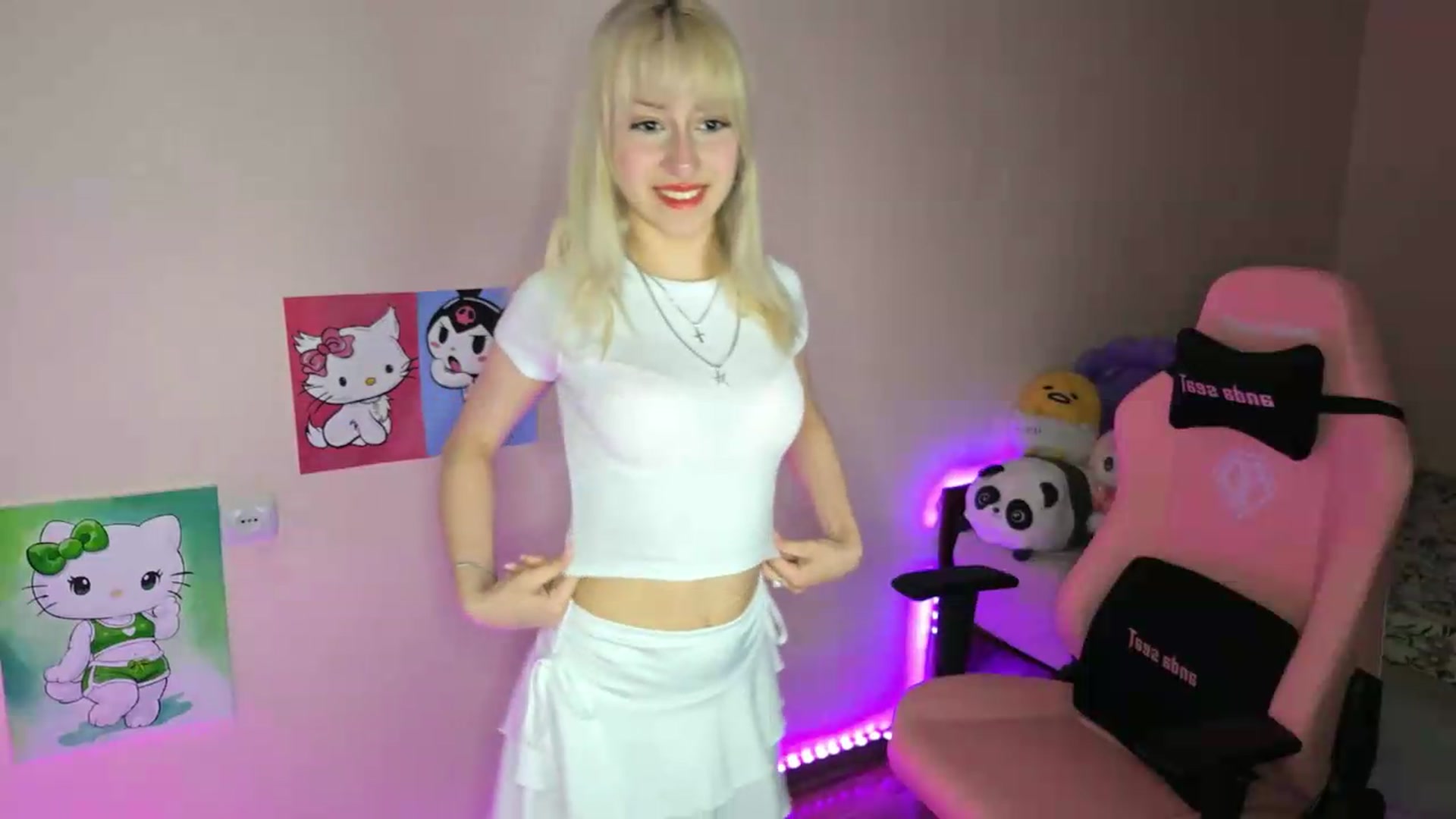 Gallery image thumbnail from PureBlush_xo's myfreecams stream on, 05/20/2026, 01:07 image 19 of 20