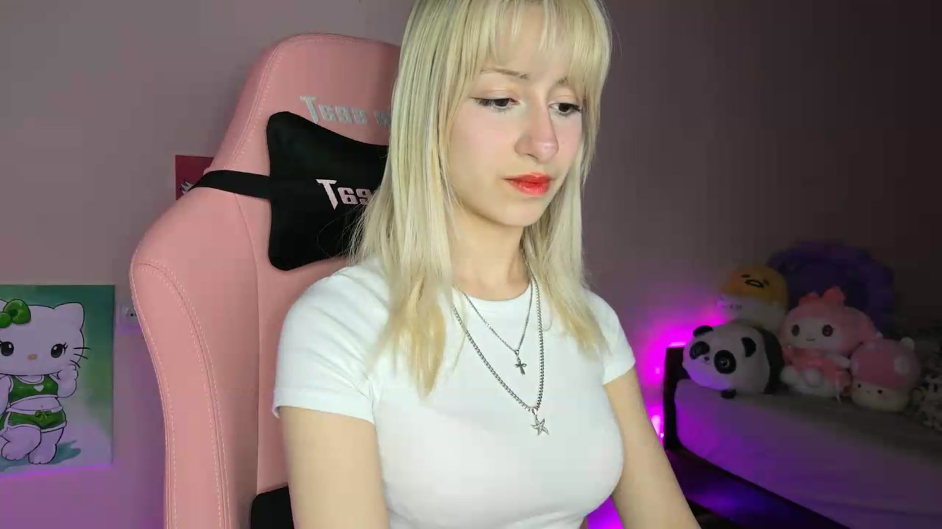 Gallery image thumbnail from PureBlush_xo's myfreecams stream on, 05/20/2026, 01:07 image 12 of 20