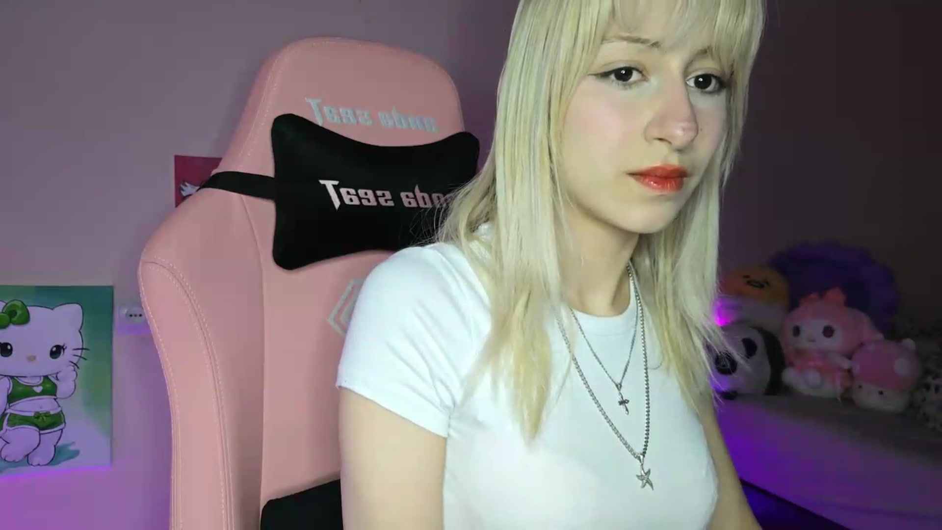 Gallery image thumbnail from PureBlush_xo's myfreecams stream on, 05/20/2026, 01:07 image 11 of 20