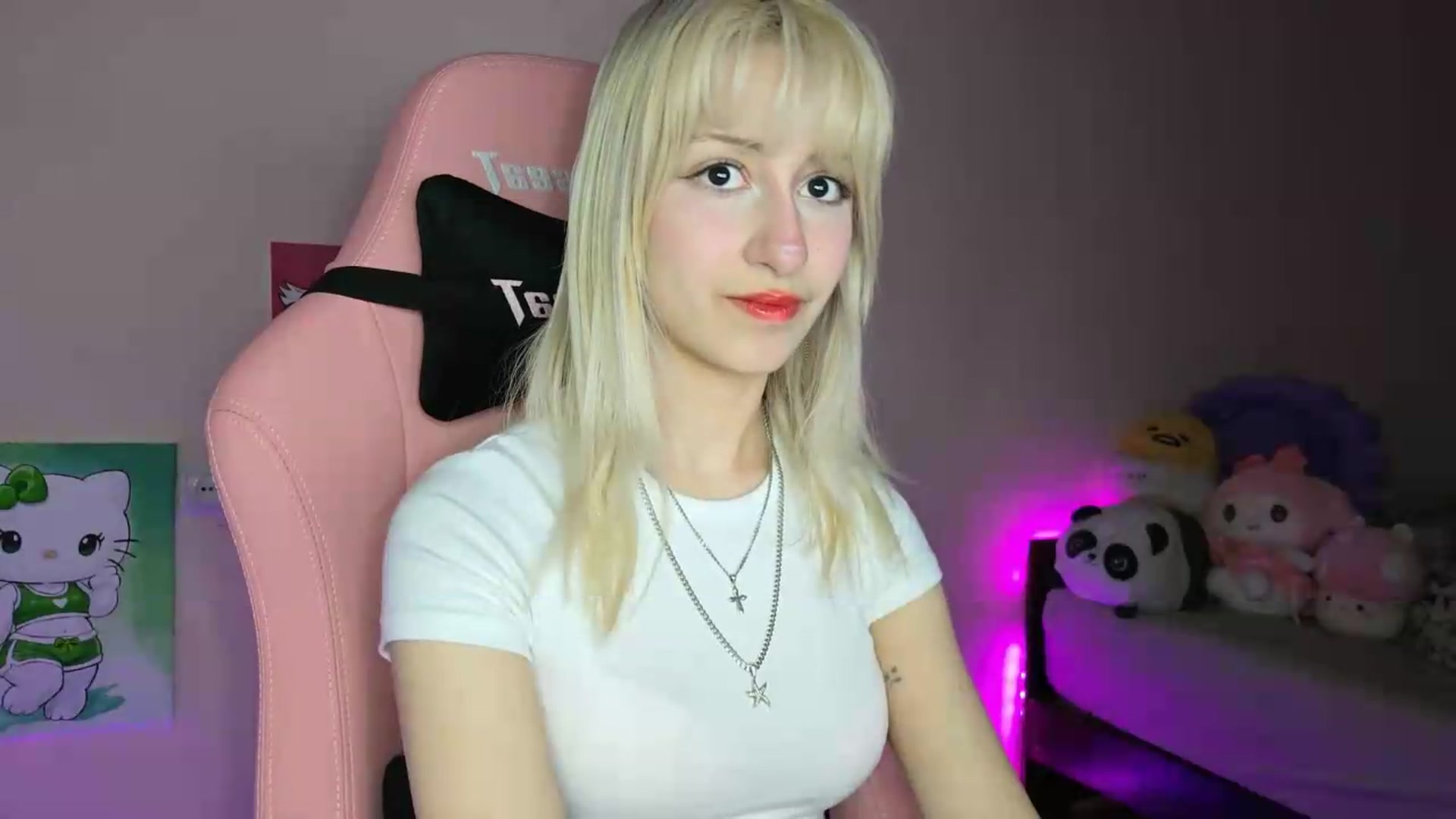 Gallery image thumbnail from PureBlush_xo's myfreecams stream on, 05/20/2026, 01:07 image 3 of 20
