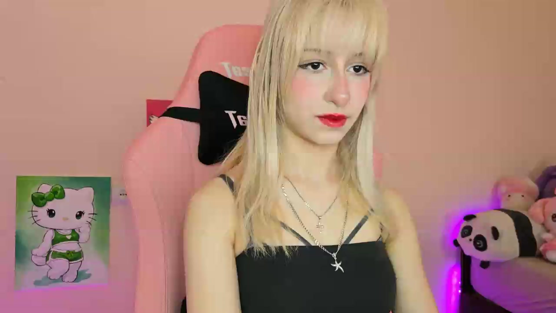 Gallery image thumbnail from PureBlush_xo's myfreecams stream on, 05/21/2026, 04:46 image 17 of 20