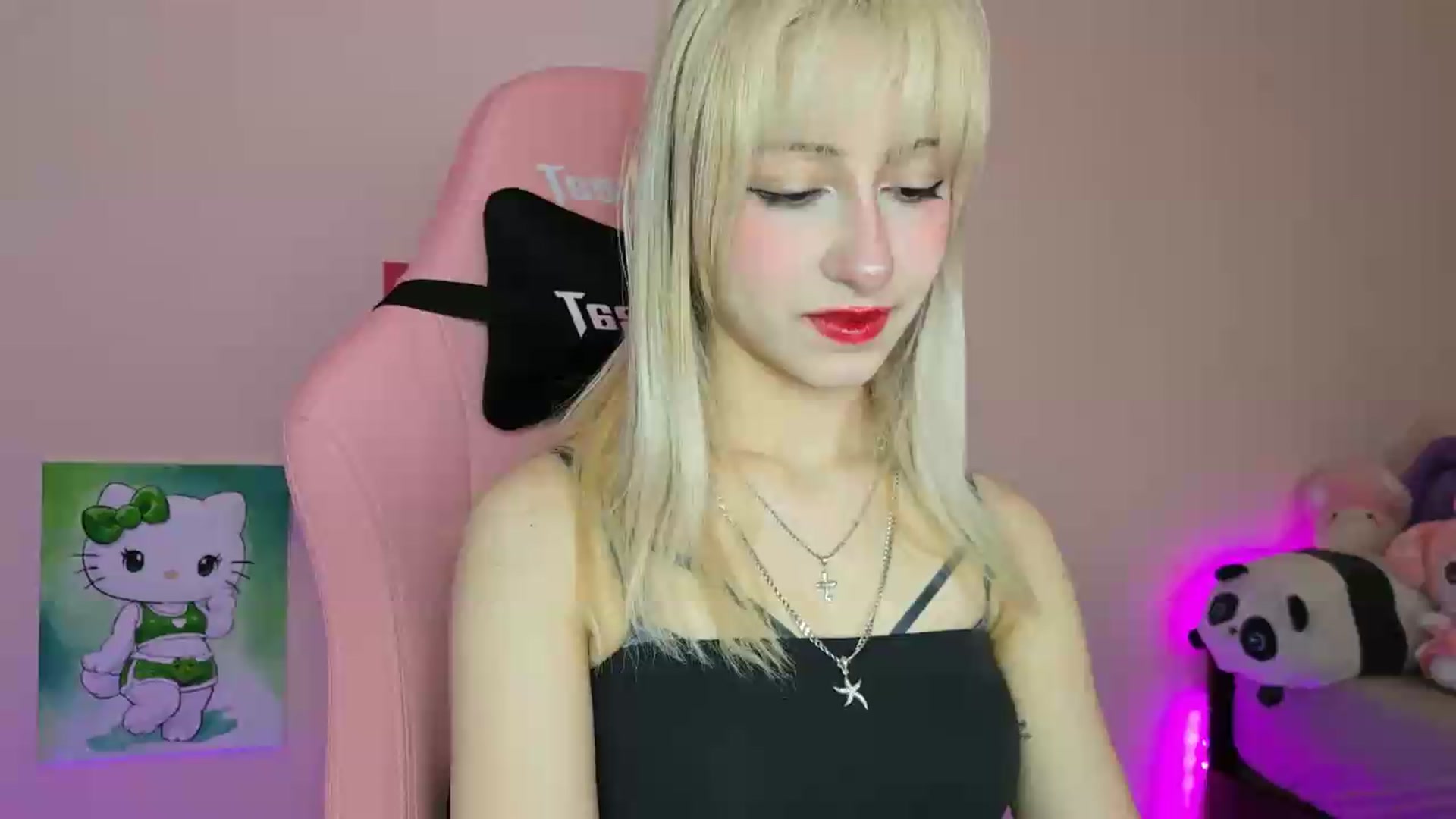 Gallery image thumbnail from PureBlush_xo's myfreecams stream on, 05/21/2026, 04:46 image 5 of 20