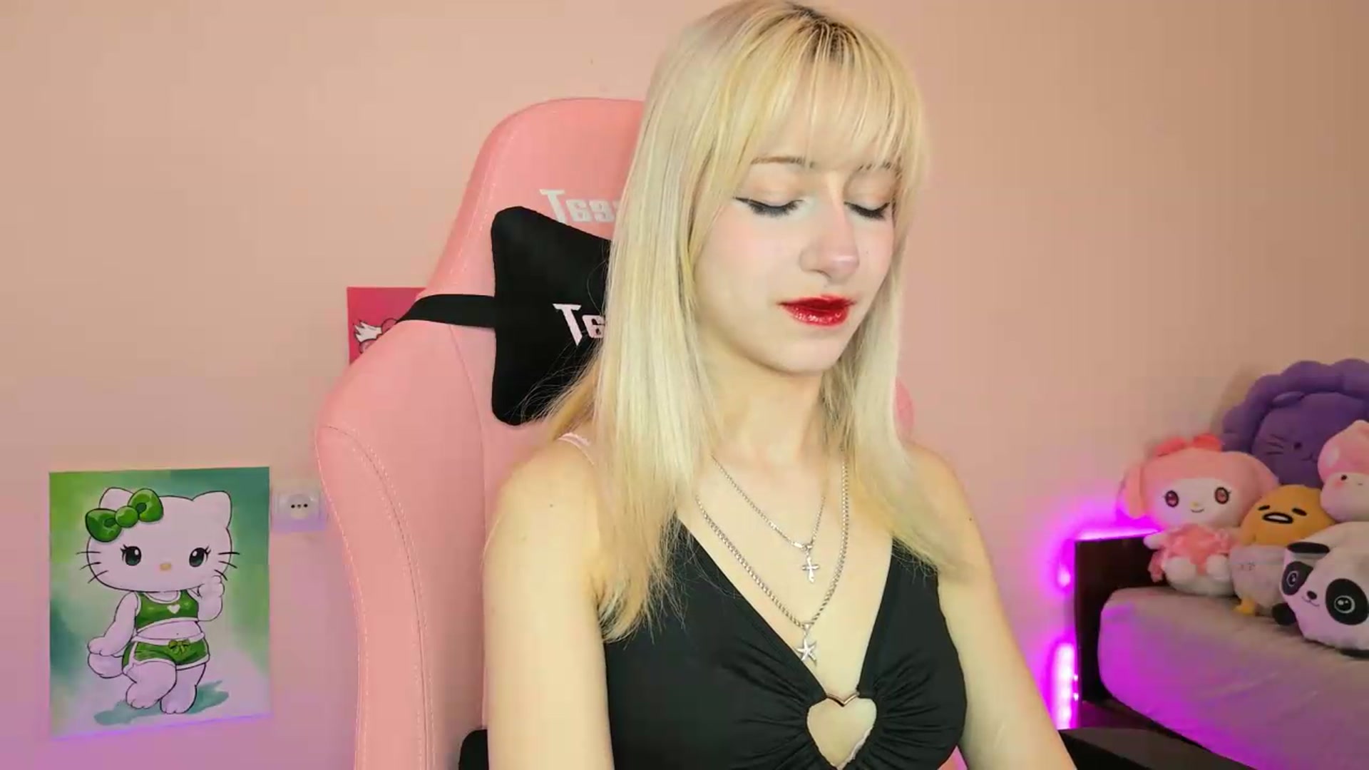 Gallery image thumbnail from PureBlush_xo's myfreecams stream on, 05/26/2026, 05:51 image 10 of 20