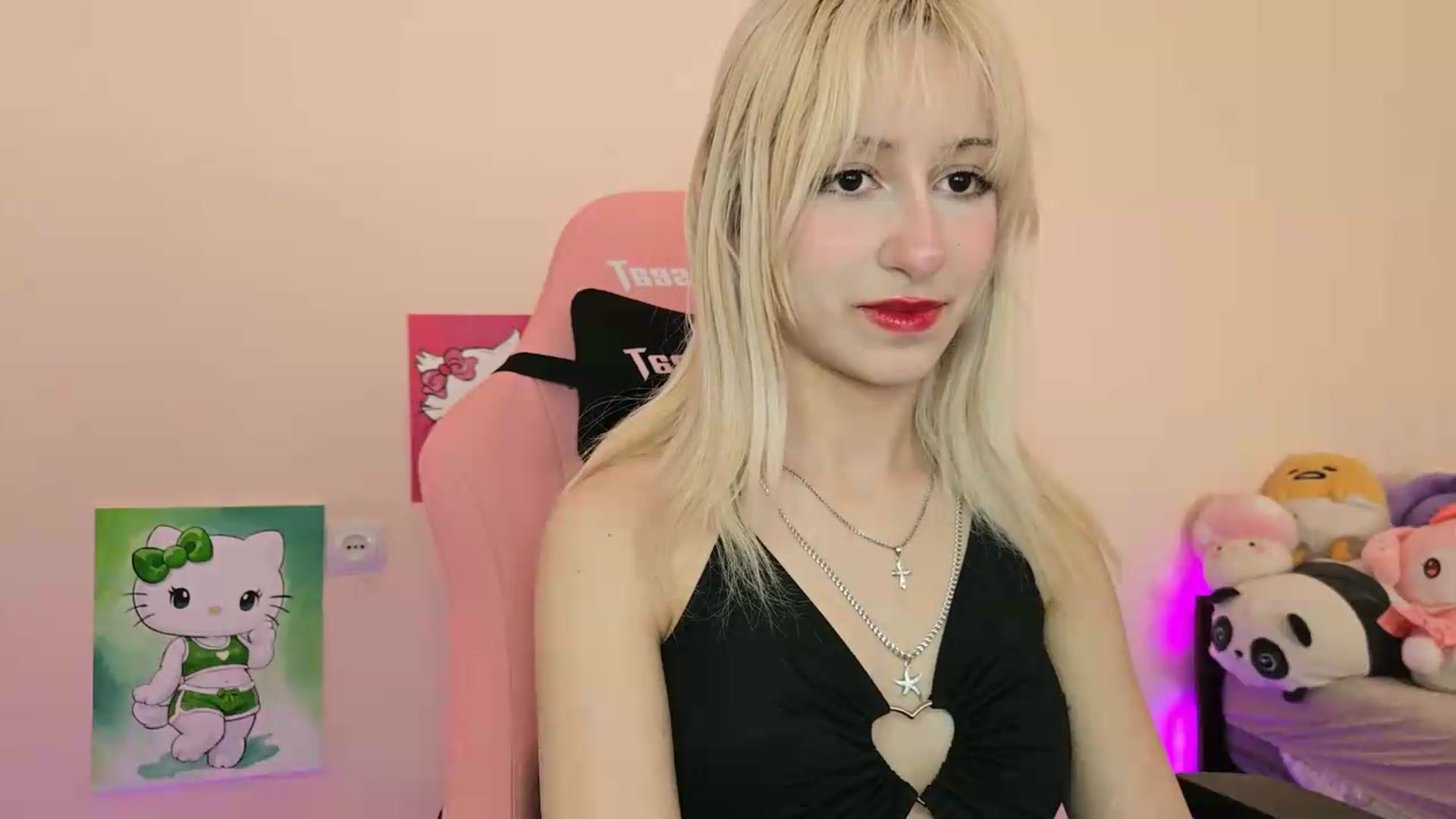 Gallery image thumbnail from PureBlush_xo's myfreecams stream on, 05/30/2026, 10:49 image 17 of 20