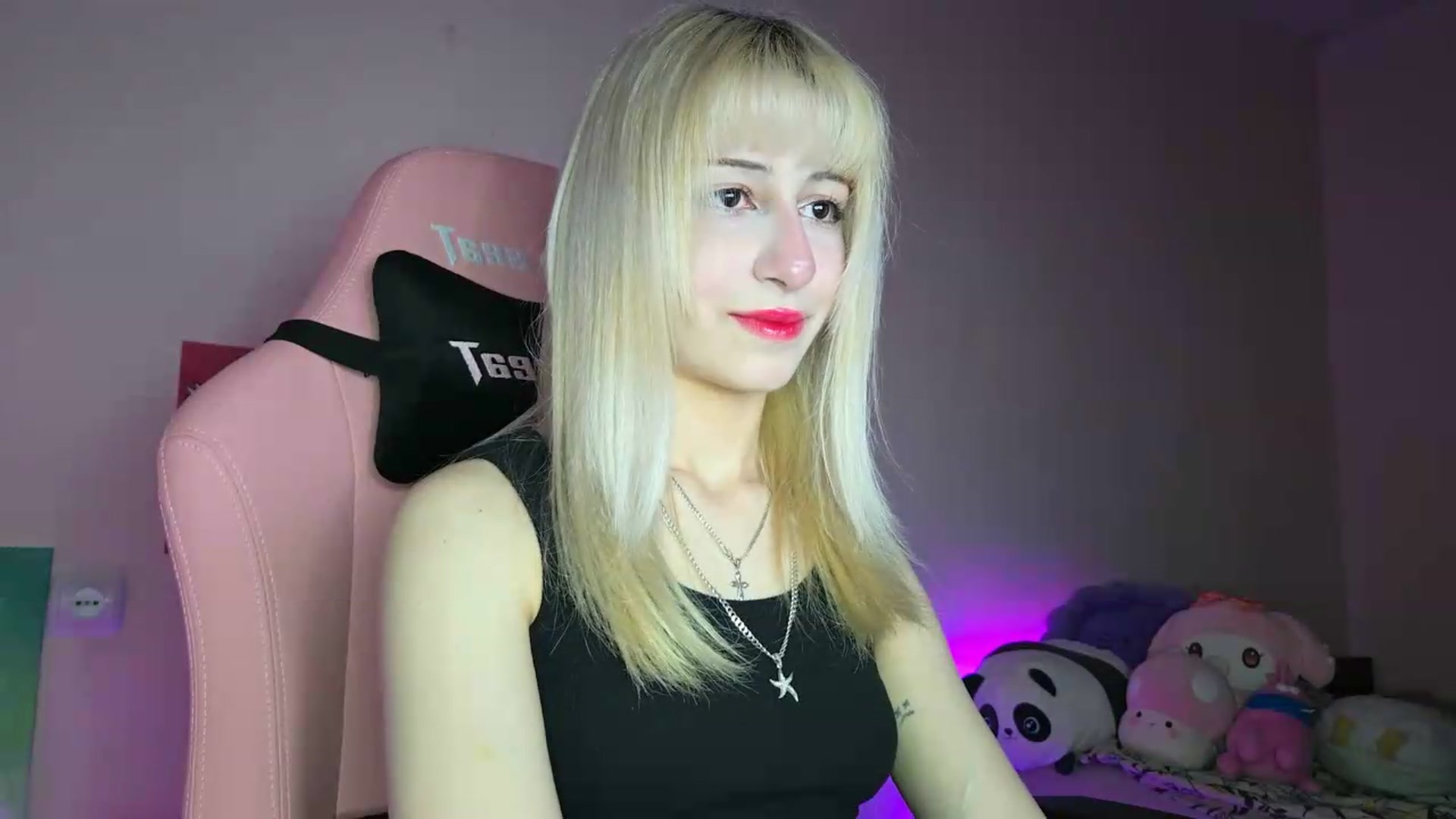 Gallery image thumbnail from PureBlush_xo's myfreecams stream on, 06/22/2026, 01:54 image 10 of 20