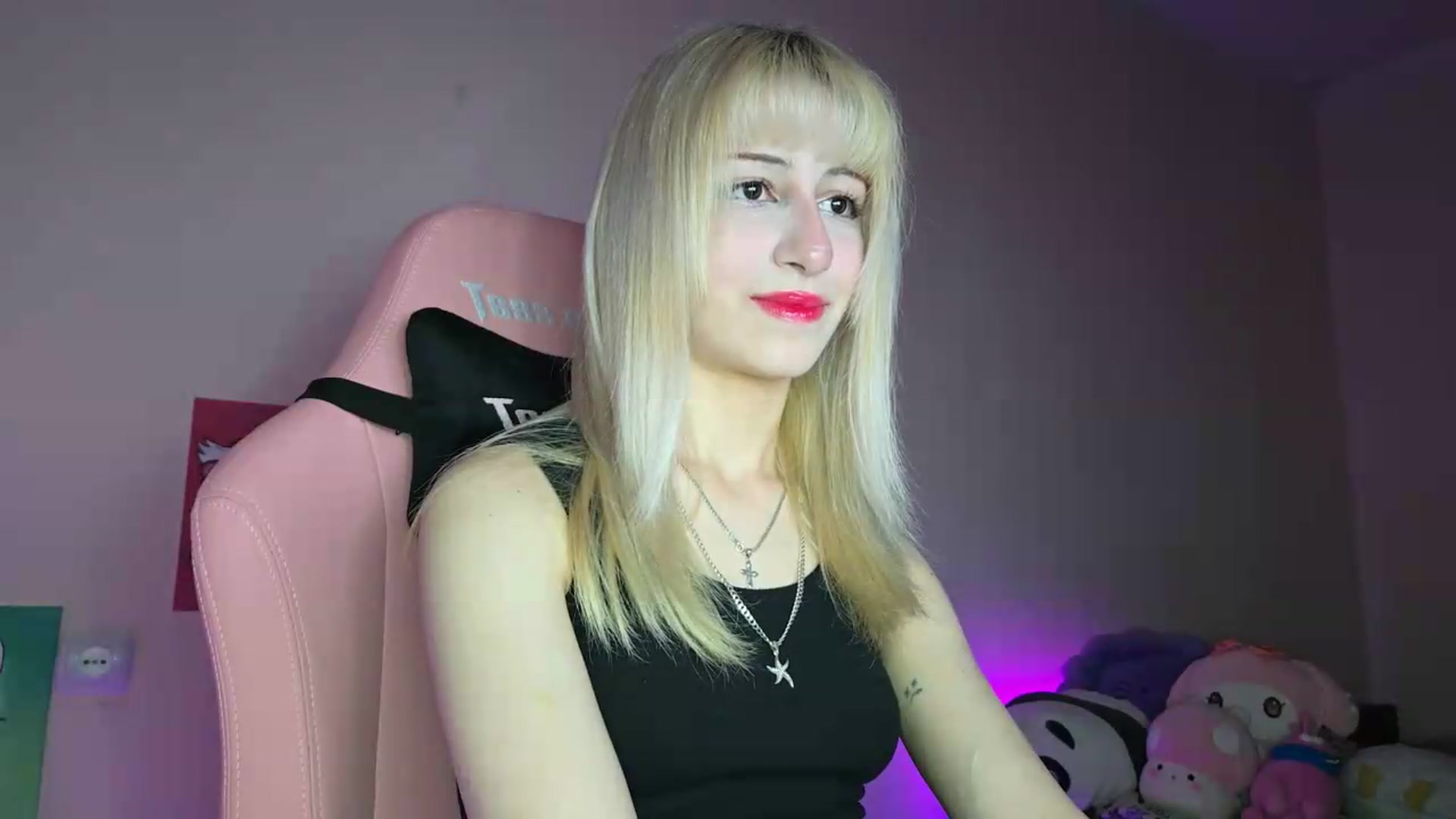 Gallery image thumbnail from PureBlush_xo's myfreecams stream on, 06/22/2026, 01:54 image 9 of 20
