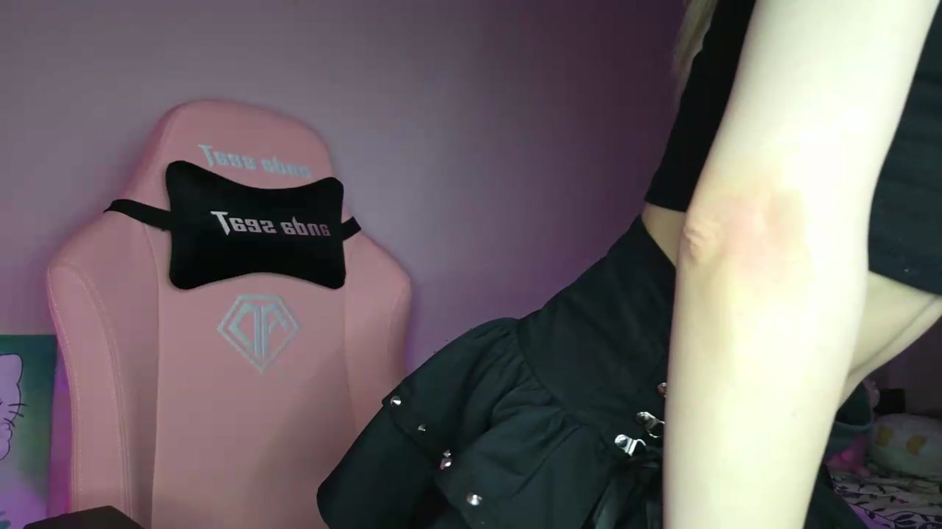Gallery image thumbnail from PureBlush_xo's myfreecams stream on, 06/22/2026, 01:54 image 3 of 20