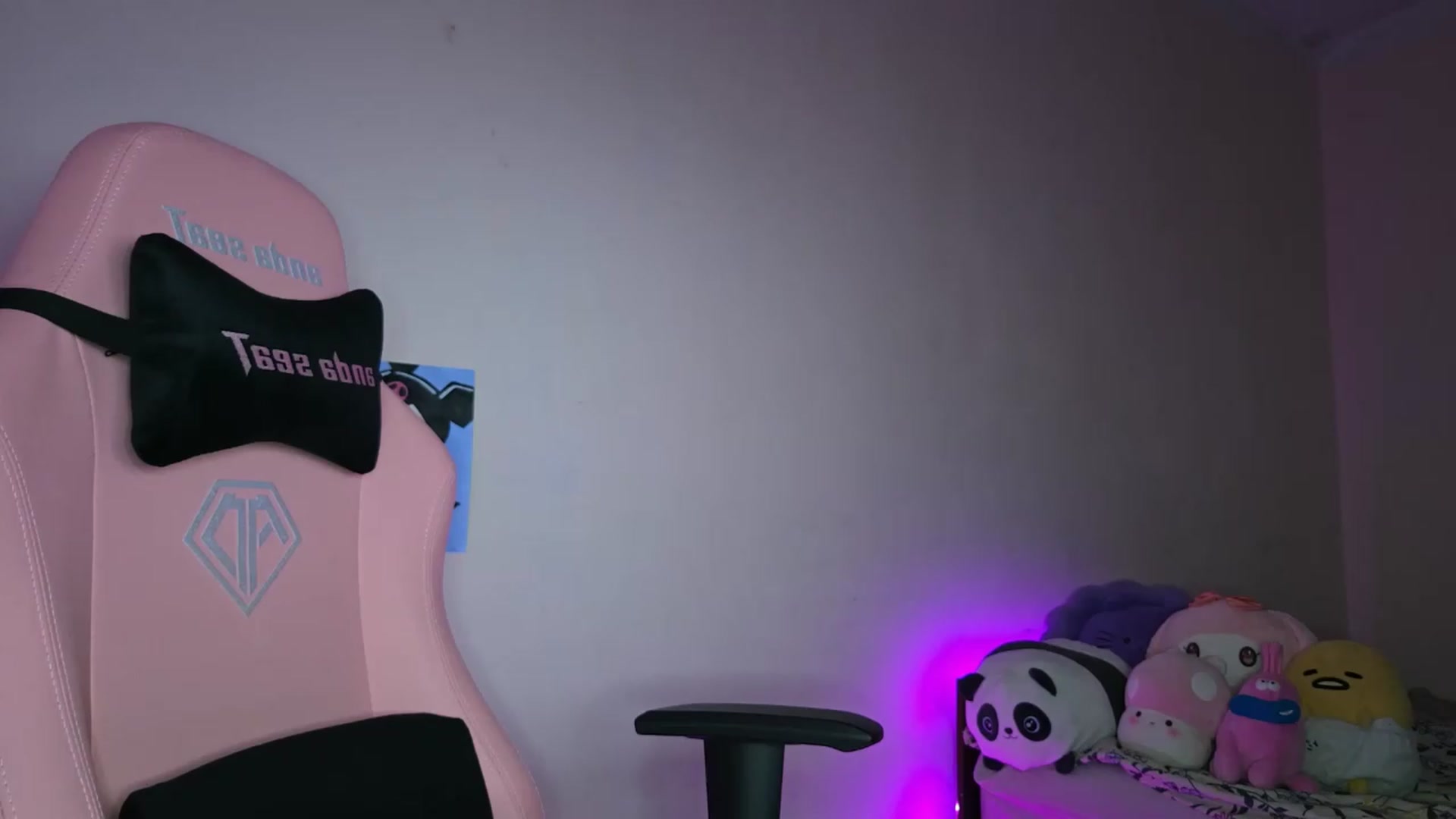 Gallery image thumbnail from PureBlush_xo's myfreecams stream on, 06/22/2026, 01:54 image 15 of 20