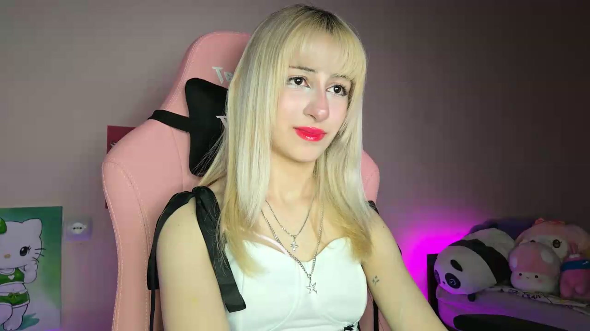 Gallery image thumbnail from PureBlush_xo's myfreecams stream on, 06/23/2026, 01:18 image 15 of 20