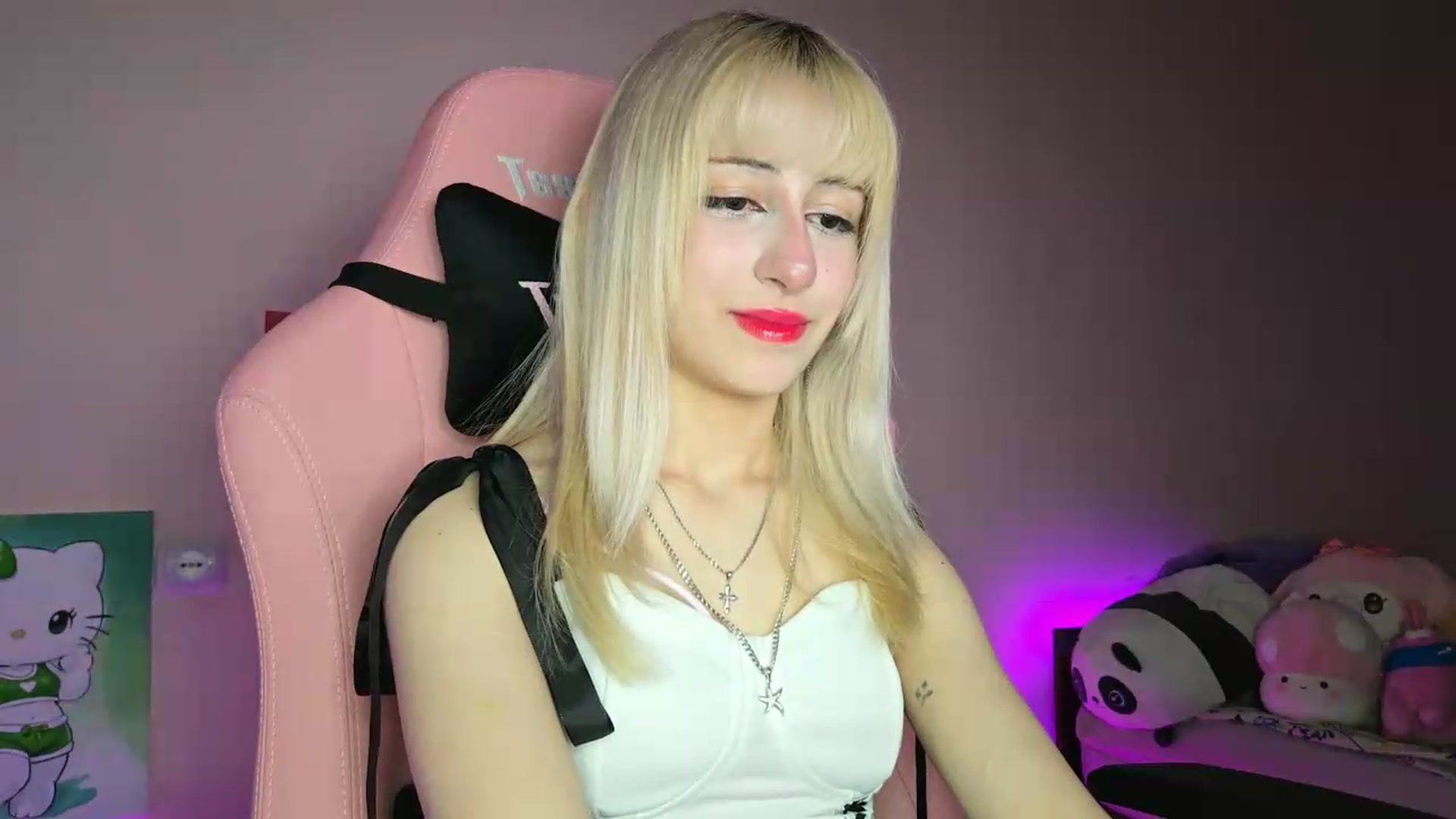 Gallery image thumbnail from PureBlush_xo's myfreecams stream on, 06/23/2026, 01:18 image 12 of 20
