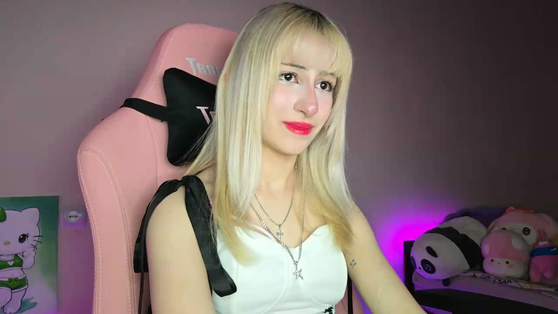 Gallery image thumbnail from PureBlush_xo's myfreecams stream on, 06/23/2026, 01:18 image 14 of 20