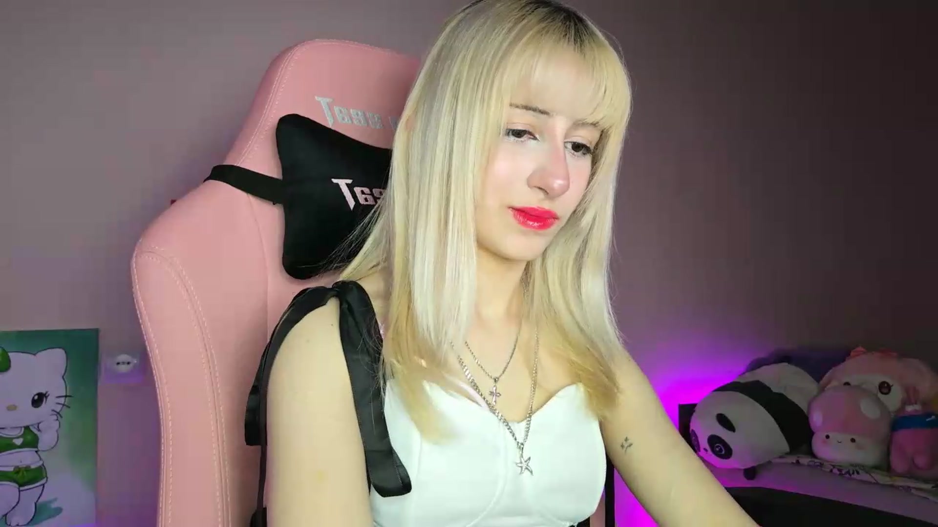 Gallery image thumbnail from PureBlush_xo's myfreecams stream on, 06/23/2026, 01:18 image 16 of 20