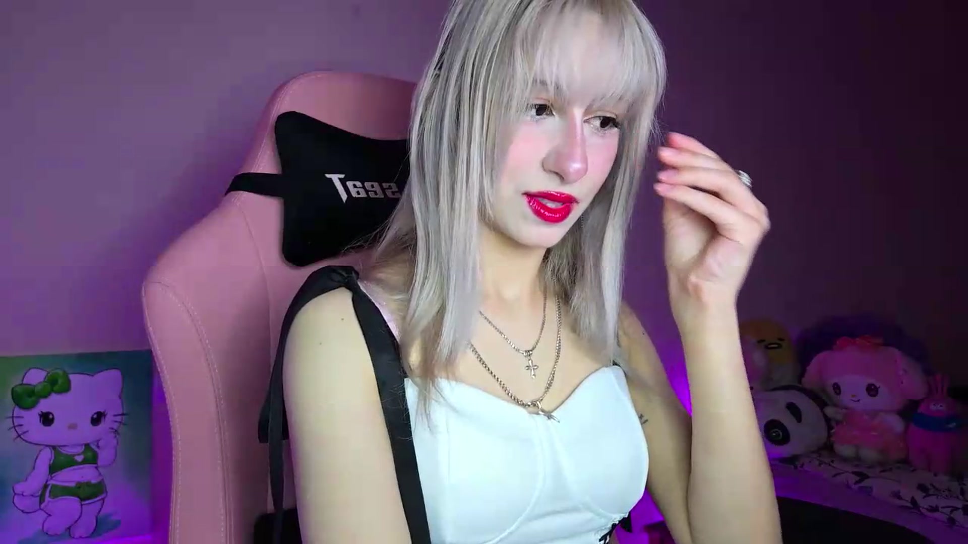 Gallery image thumbnail from PureBlush_xo's myfreecams stream on, 07/22/2026, 01:26 image 16 of 20