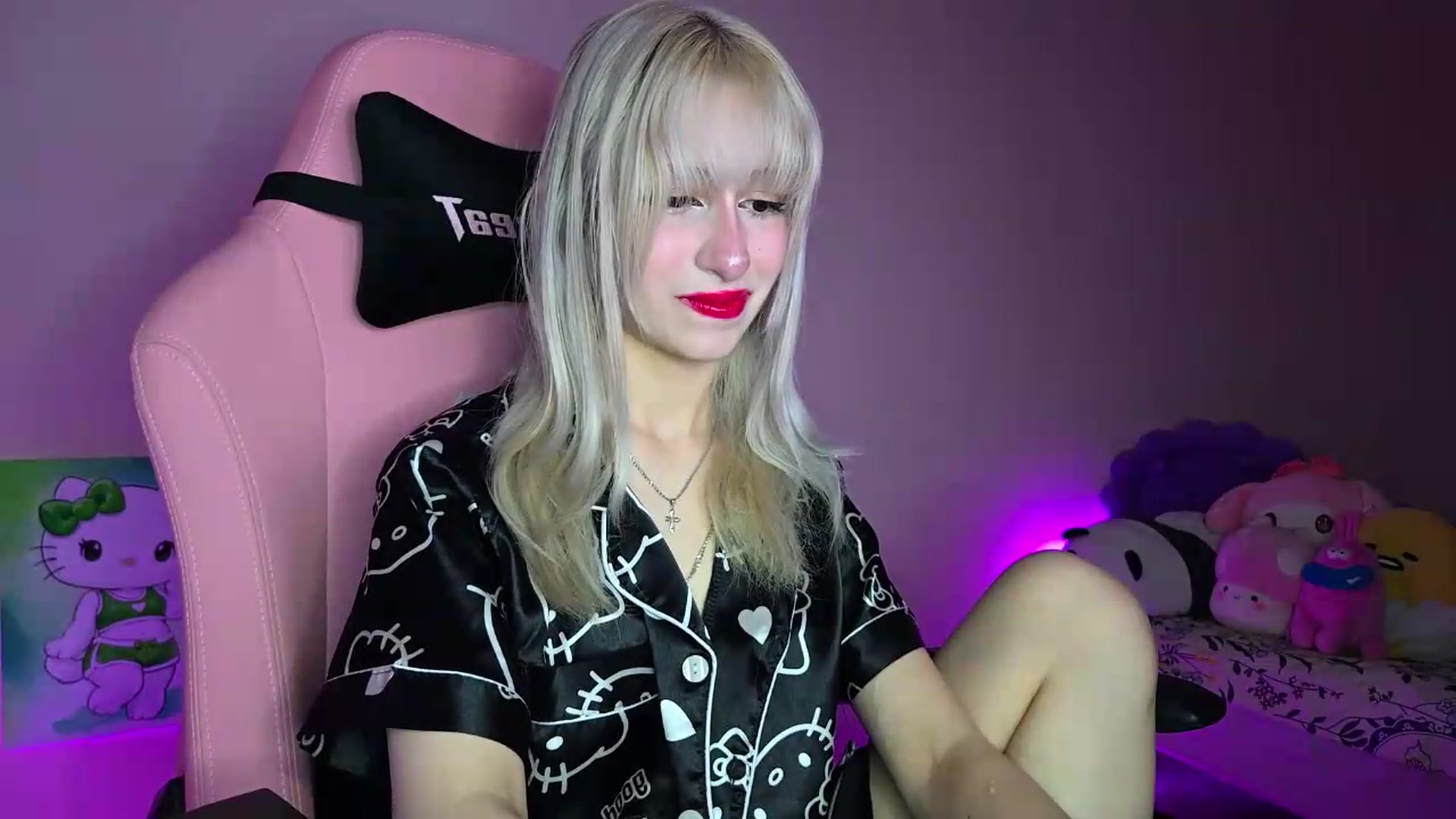 Gallery image thumbnail from PureBlush_xo's myfreecams stream on, 07/28/2026, 24:23 image 16 of 20