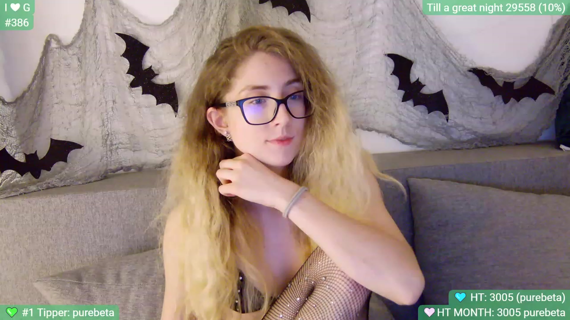 Gallery image thumbnail from PureEmanuelle's myfreecams stream on, 10/16/2023, 01:58 image 12 of 20
