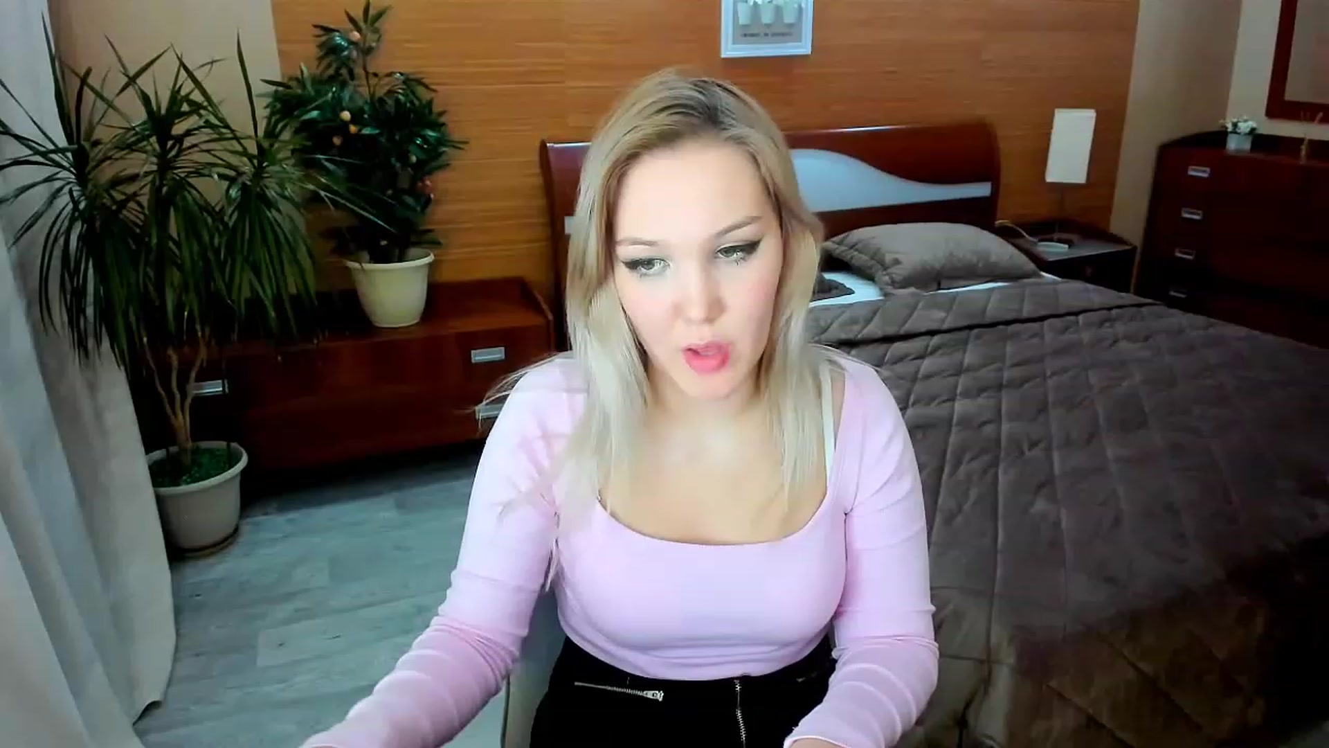 Gallery image thumbnail from PurePleasure_'s myfreecams stream on, 12/08/2022, 13:16 image 9 of 20