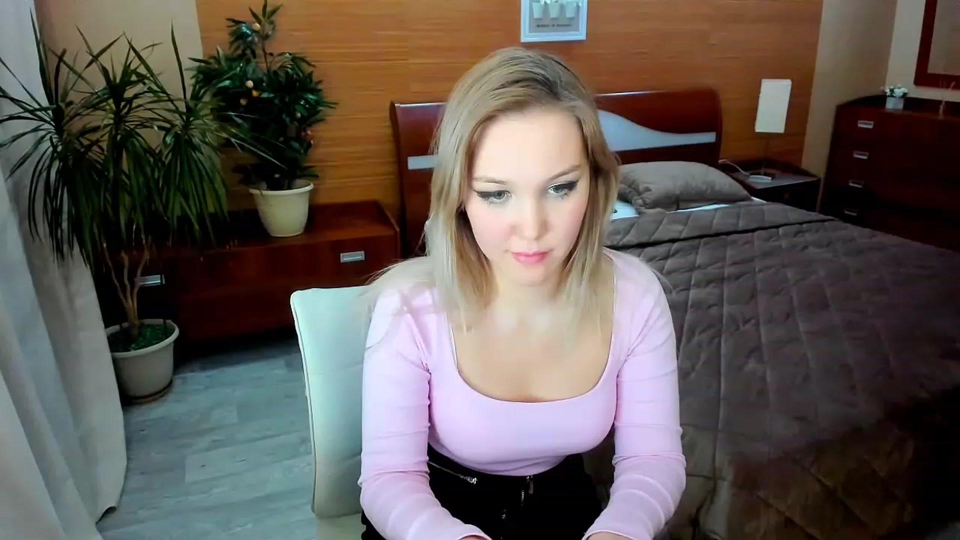 Gallery image thumbnail from PurePleasure_'s myfreecams stream on, 12/08/2022, 13:16 image 7 of 20