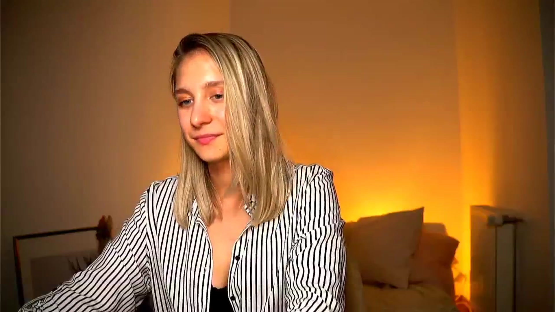 Gallery image thumbnail from Pure__Joy's myfreecams stream on, 08/30/2024, 18:18 image 10 of 20