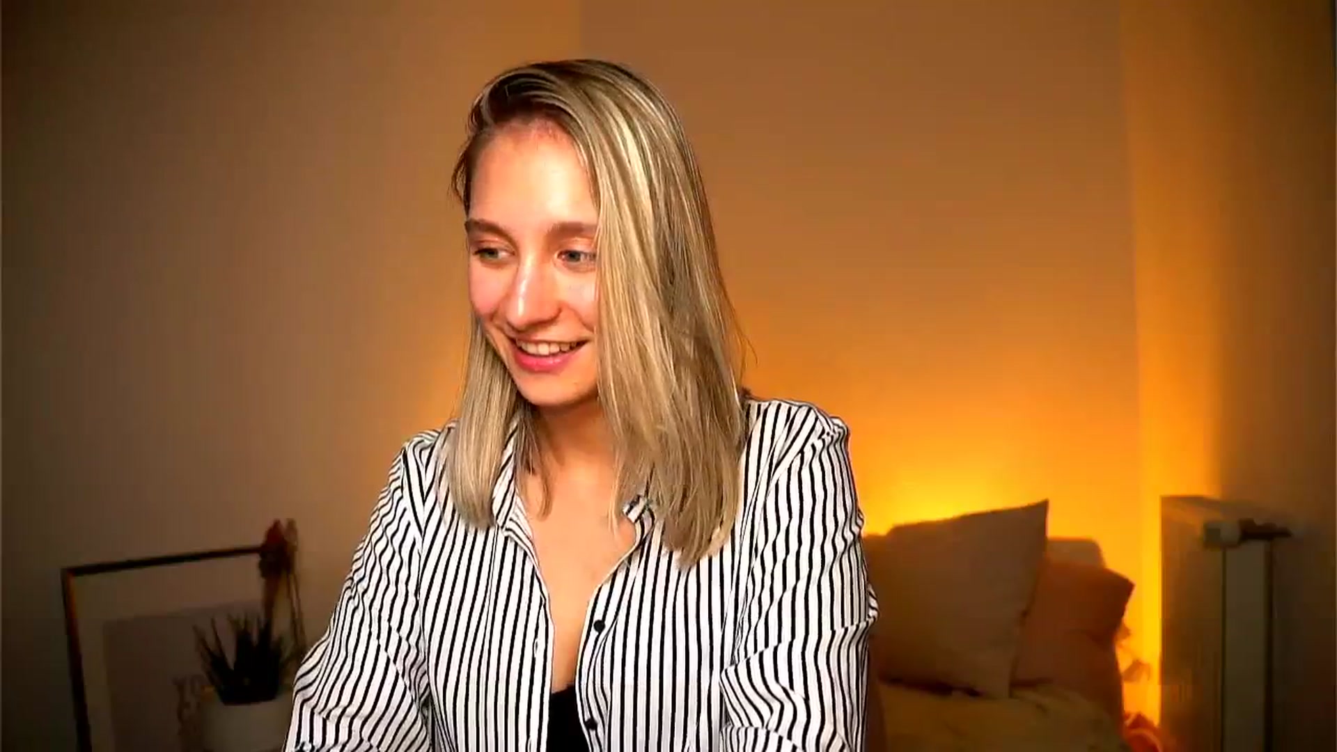 Gallery image thumbnail from Pure__Joy's myfreecams stream on, 08/30/2024, 18:18 image 3 of 20