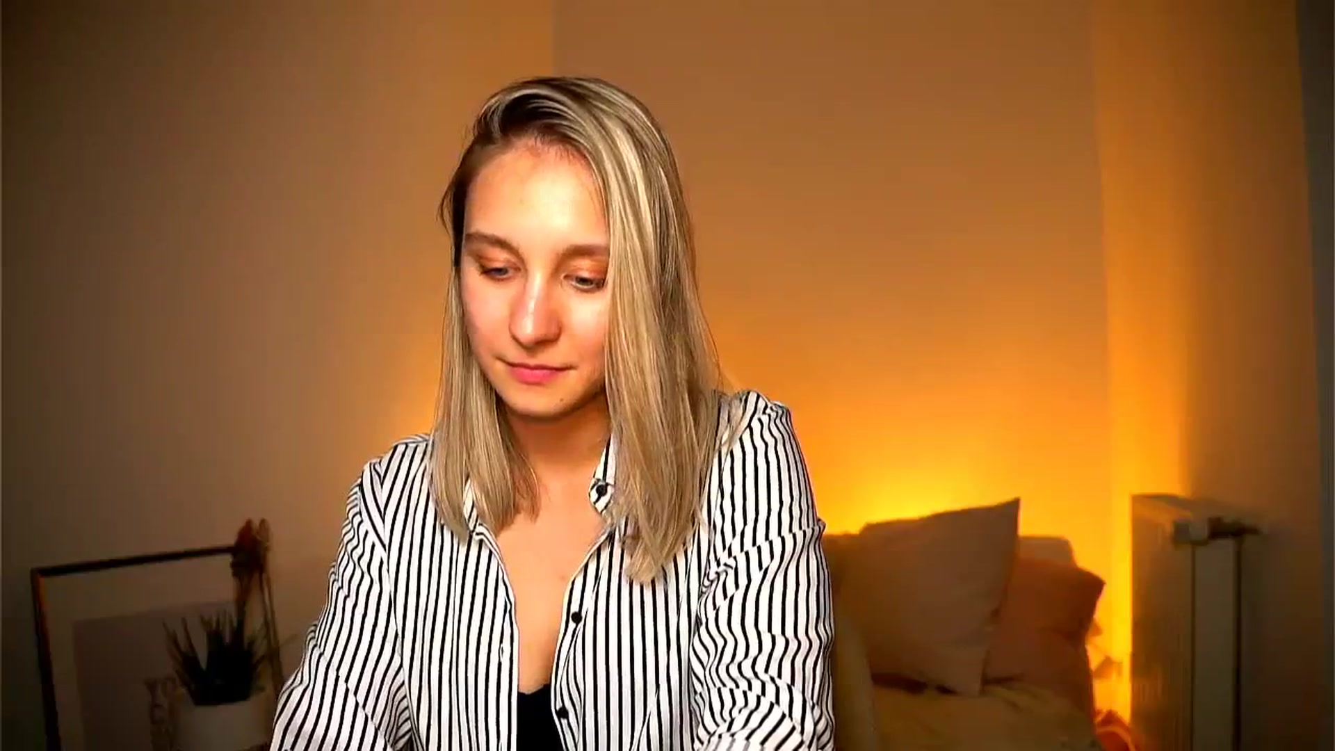 Gallery image thumbnail from Pure__Joy's myfreecams stream on, 08/30/2024, 18:18 image 9 of 20