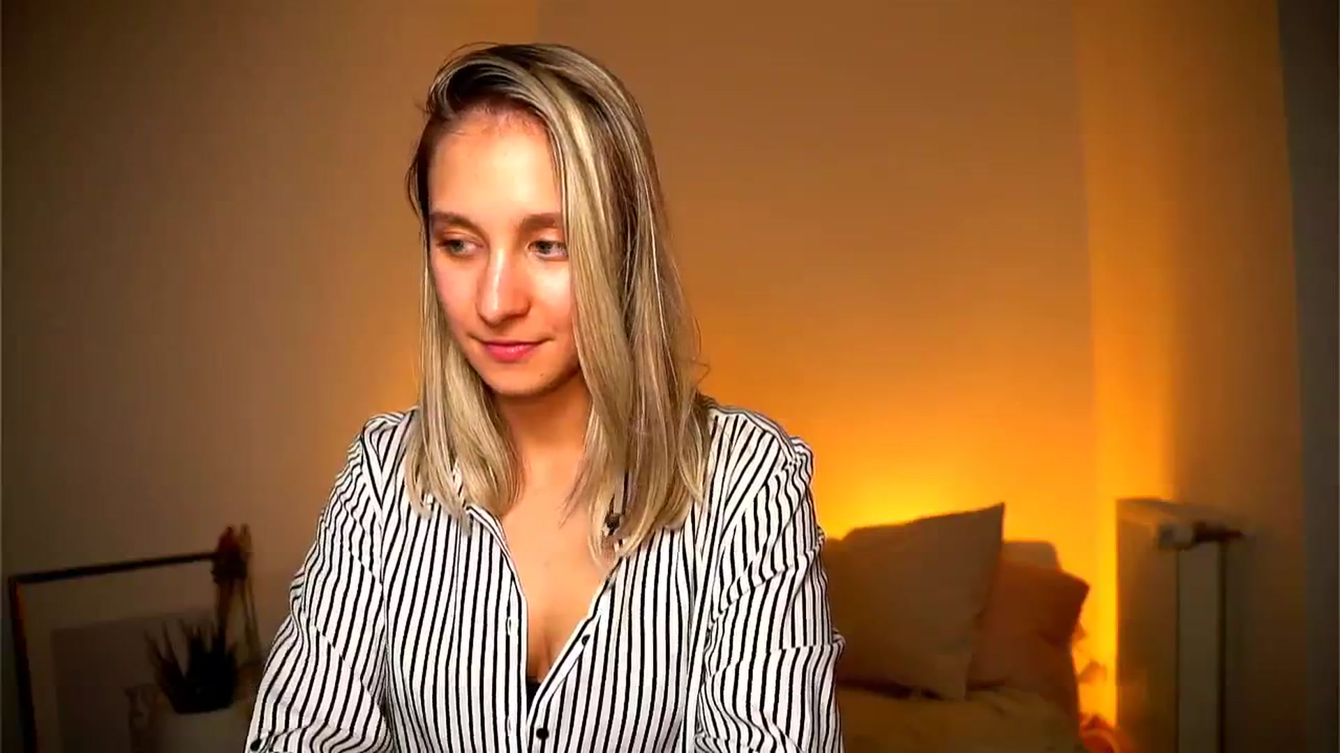 Gallery image thumbnail from Pure__Joy's myfreecams stream on, 08/30/2024, 18:18 image 18 of 20