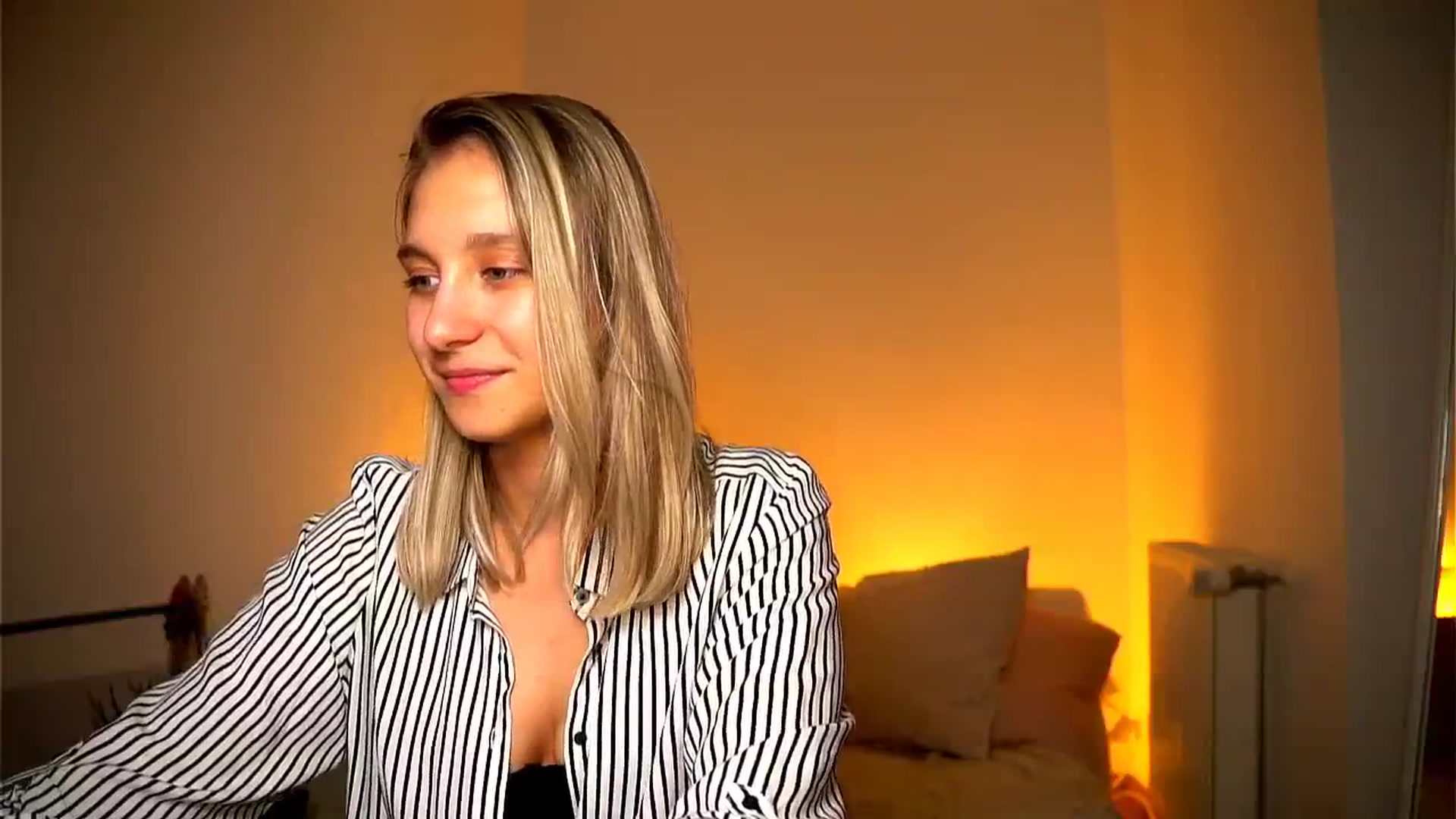Gallery image thumbnail from Pure__Joy's myfreecams stream on, 08/30/2024, 18:18 image 16 of 20